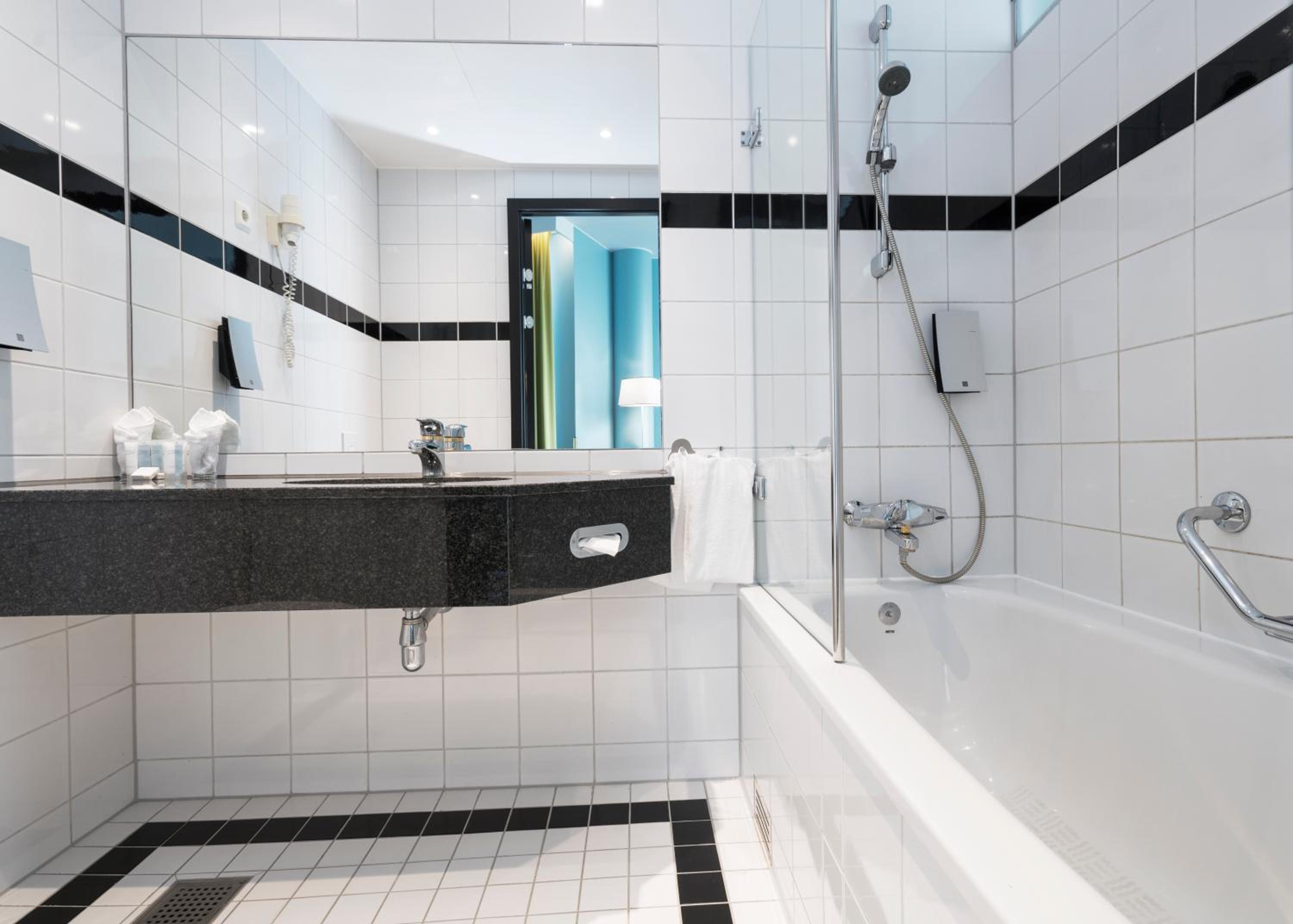 Business Double or Twin Room - Photo 8
