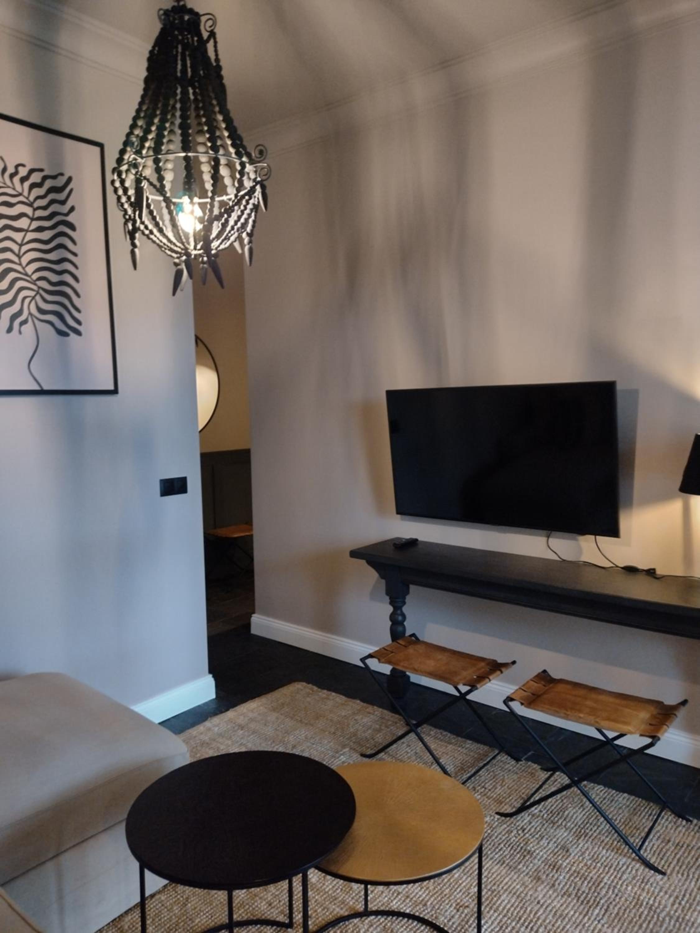 Deluxe Family Room thumbnail 5