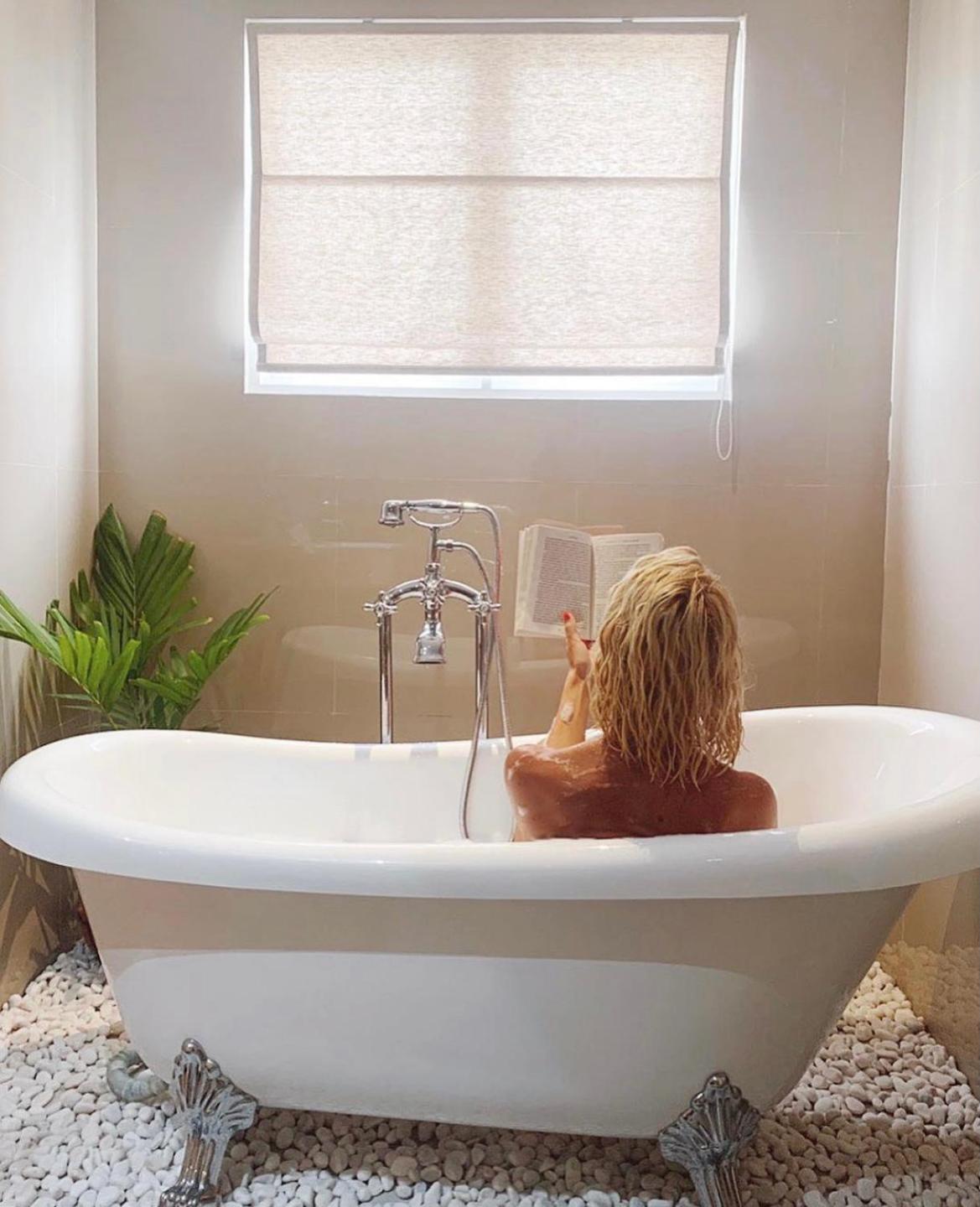 Suite with Bath Tub, Balcony and Sea View - Photo 5