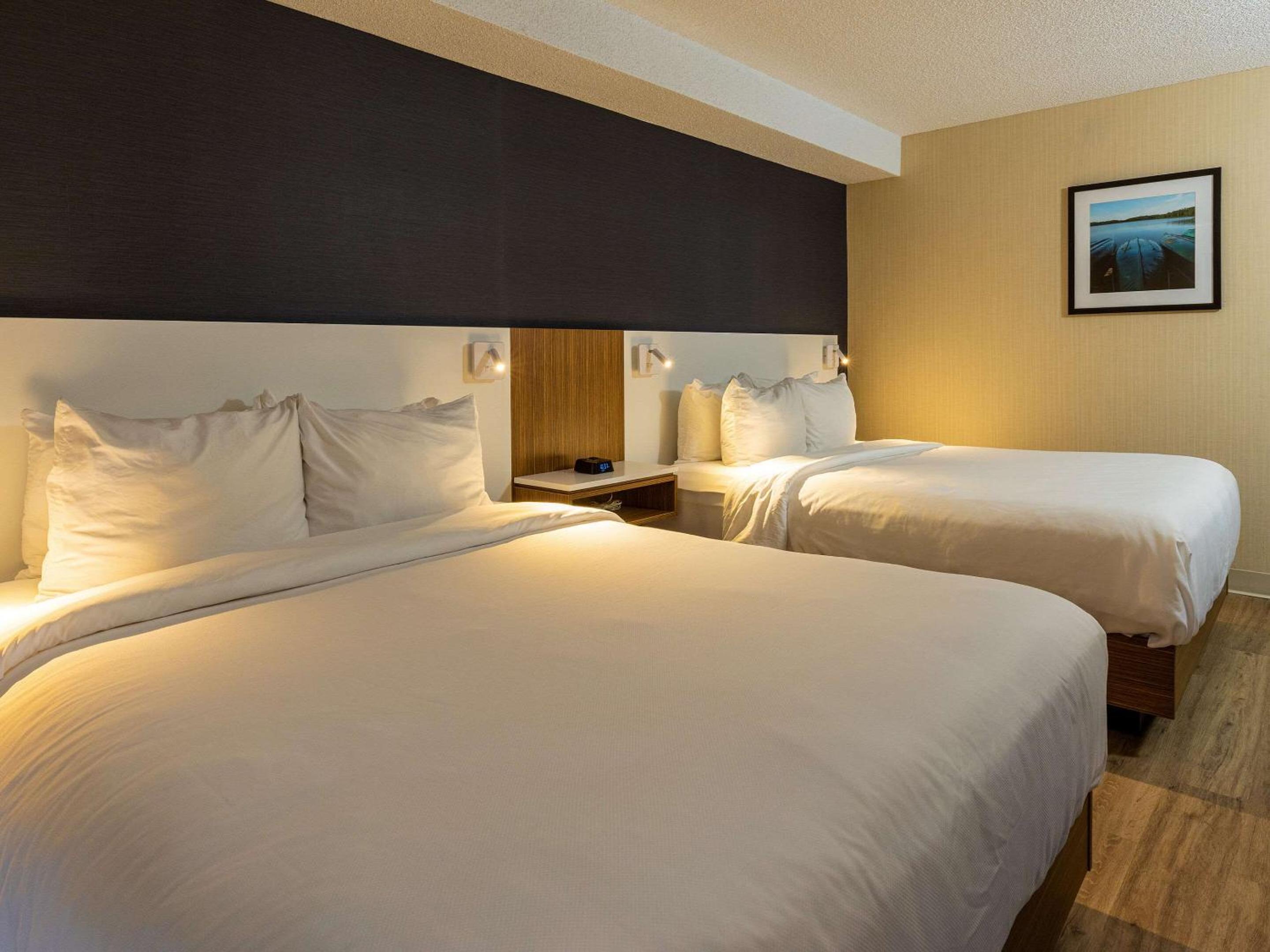 Queen Room with Two Queen Beds - Photo 6