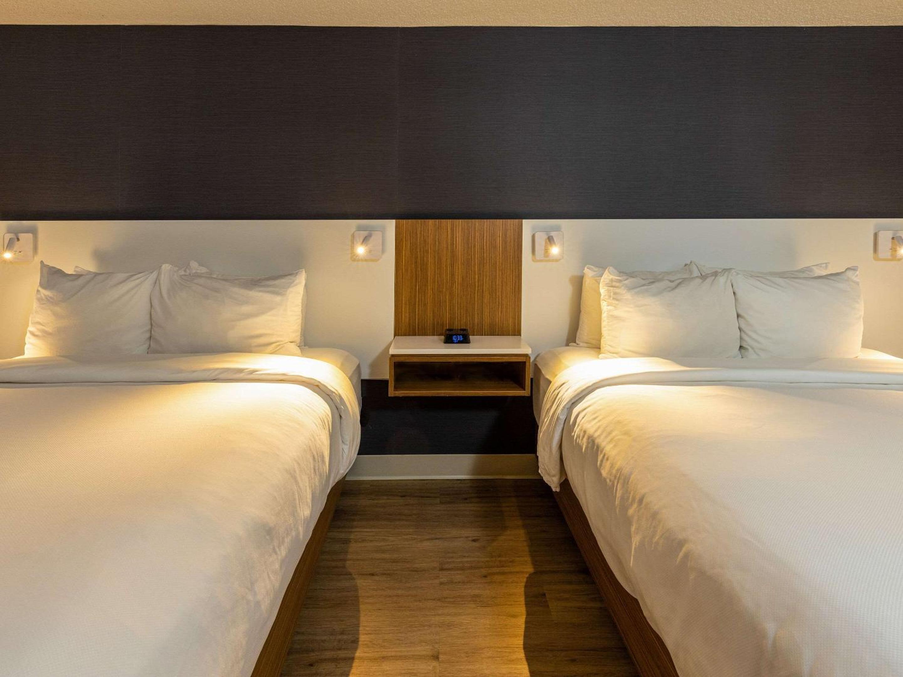 Queen Room with Two Queen Beds - Photo 9