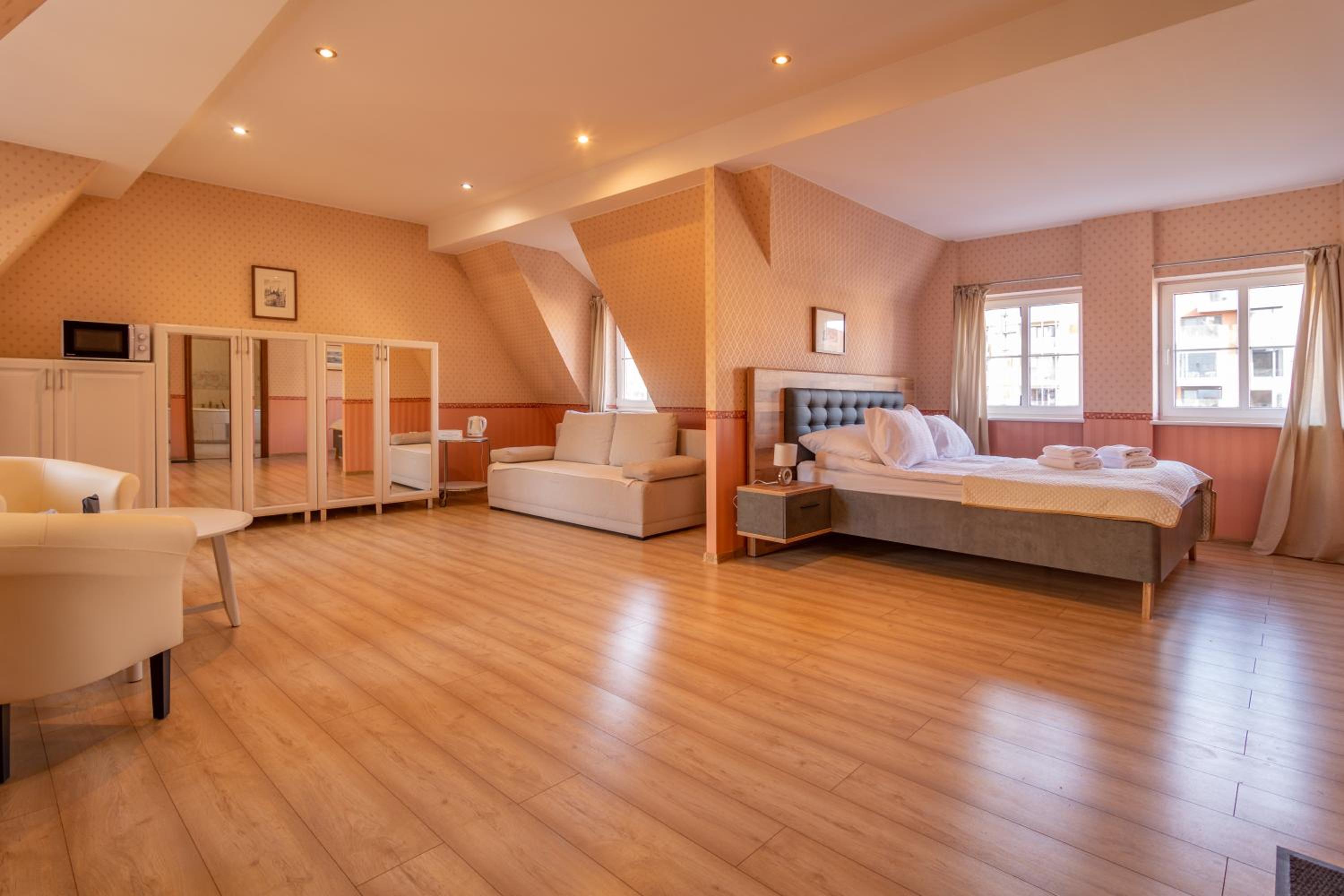 Quadruple Room with Bathroom - Photo 1