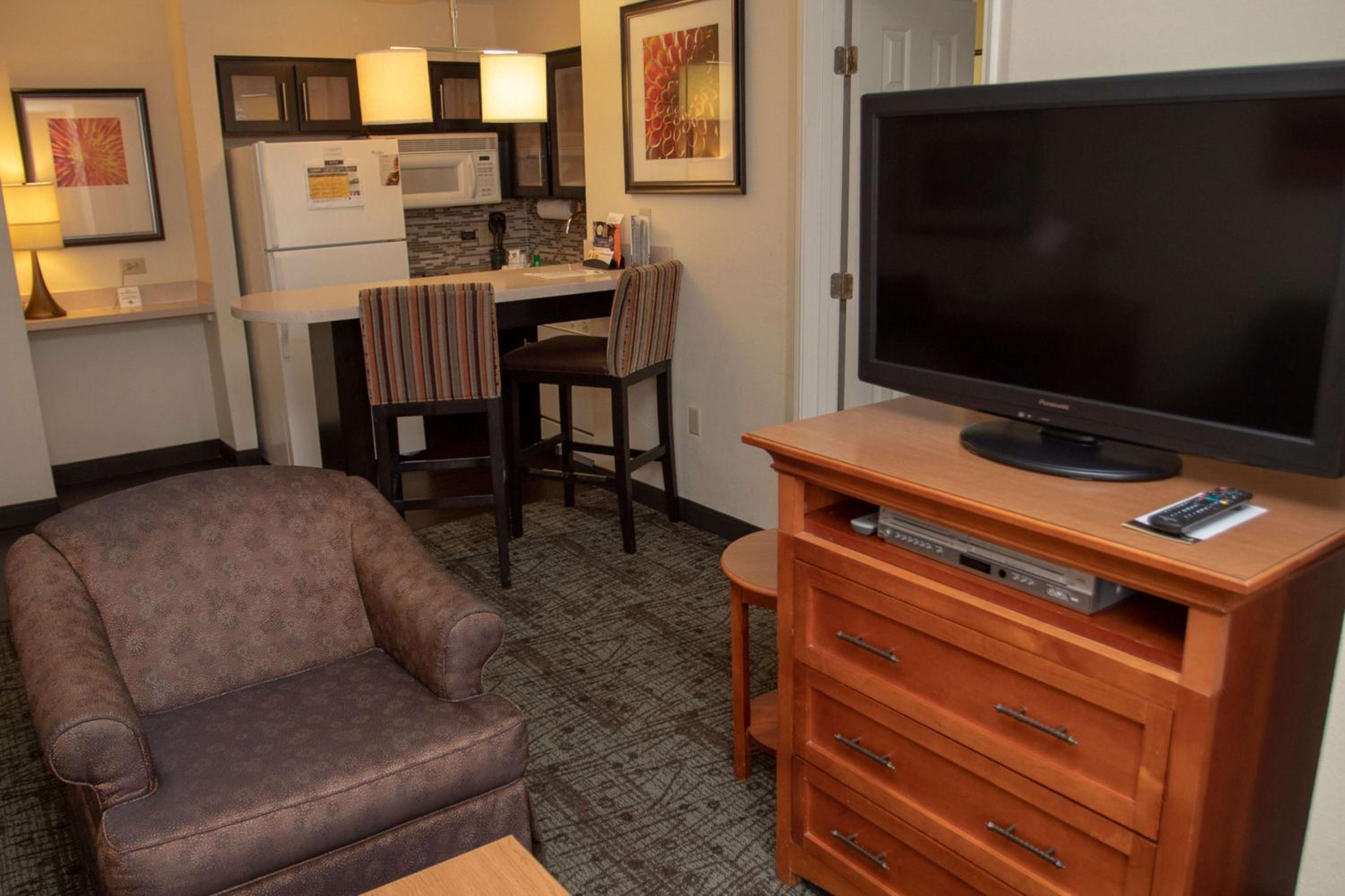 One-Bedroom King Suite - Photo 5