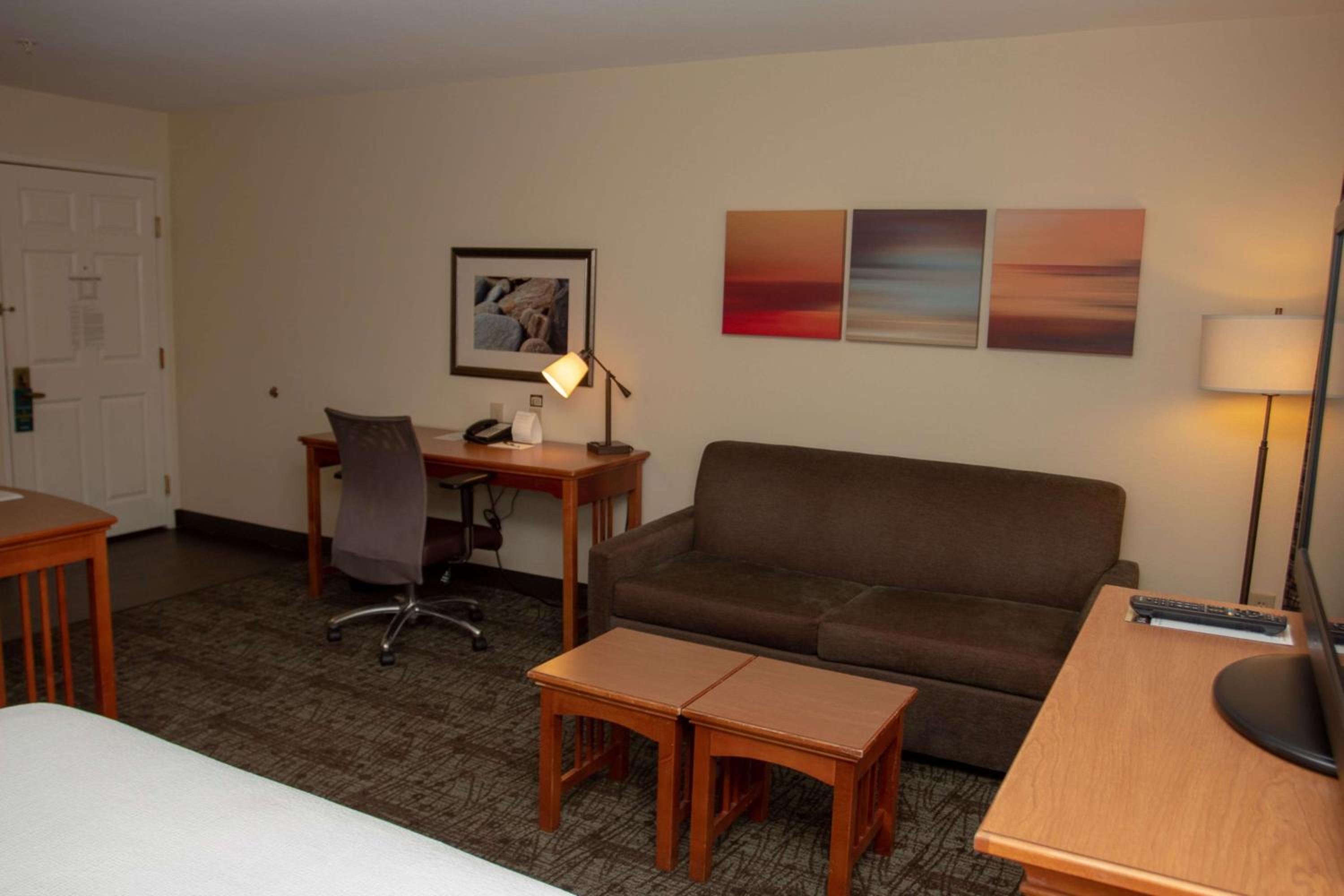 Queen Studio Suite photo 2
