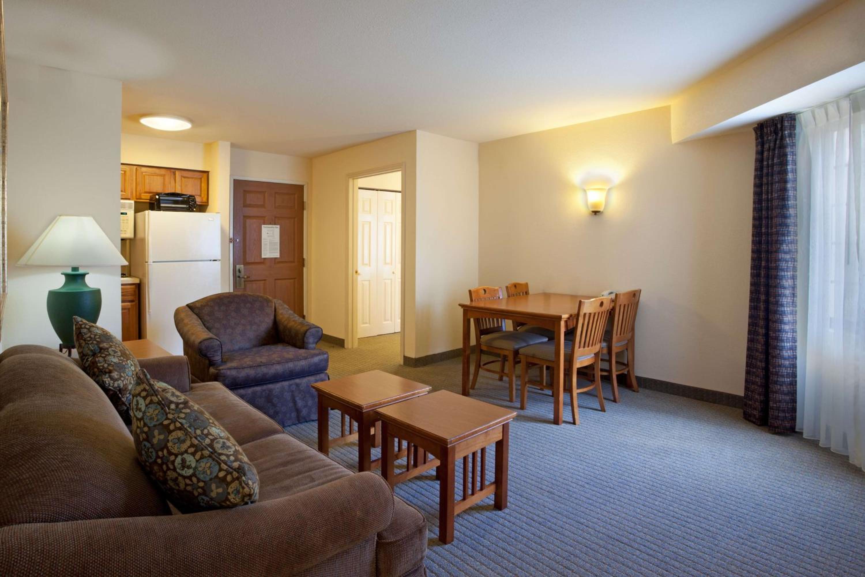 One-Bedroom Queen Suite with Roll-In Shower - Mobility Accessible photo 2