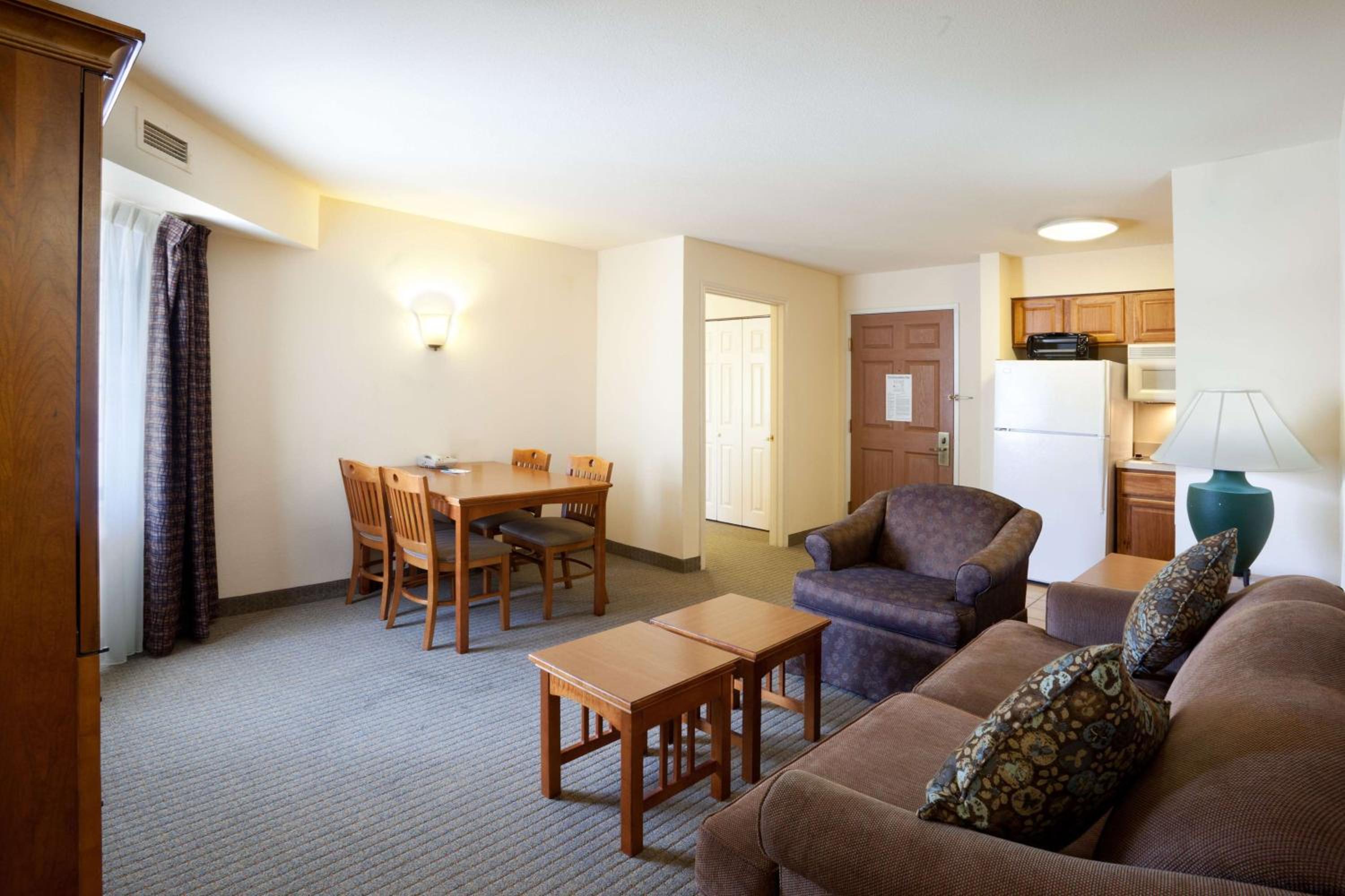 Queen Studio Suite photo 3