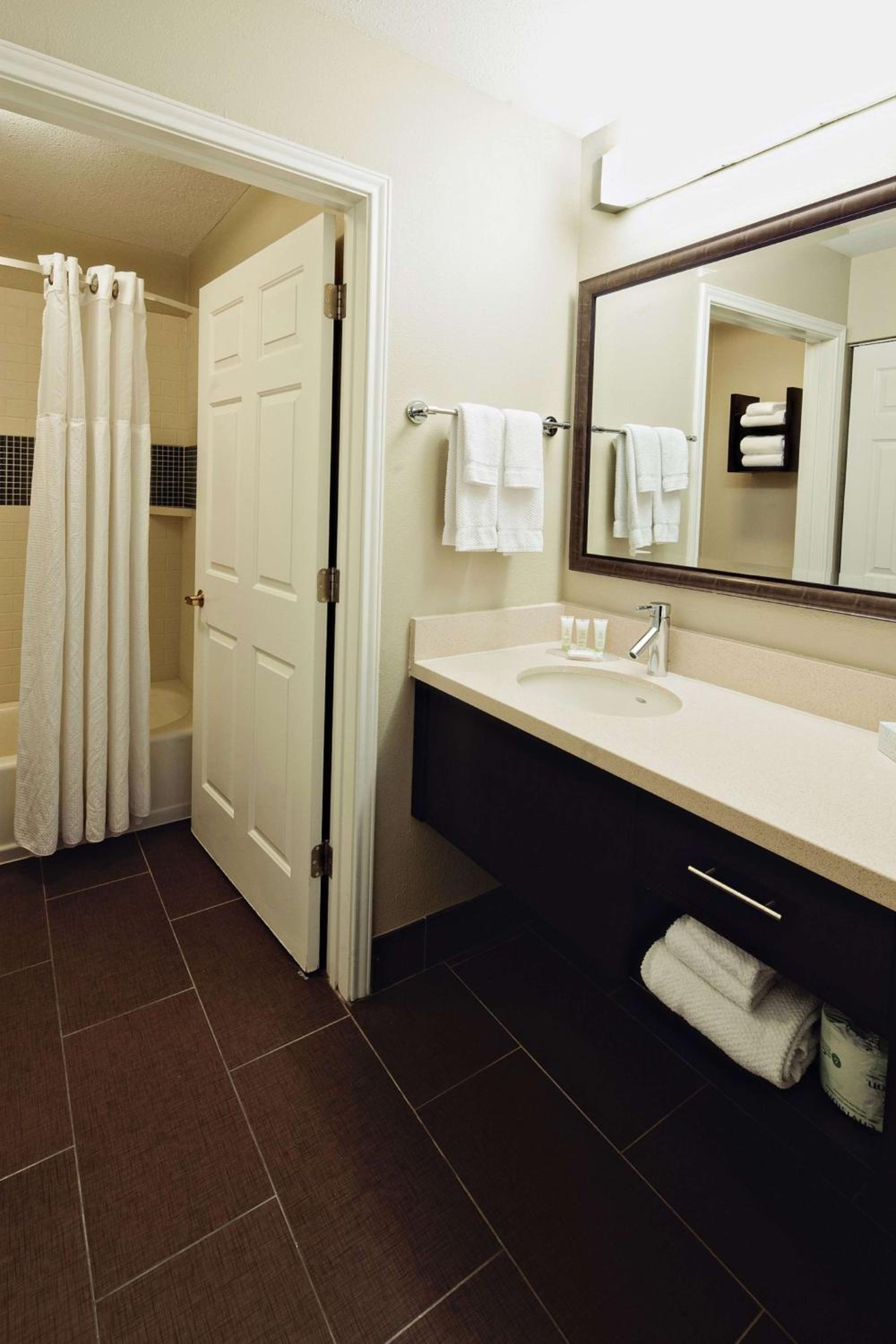 One-Bedroom King Suite - Photo 4