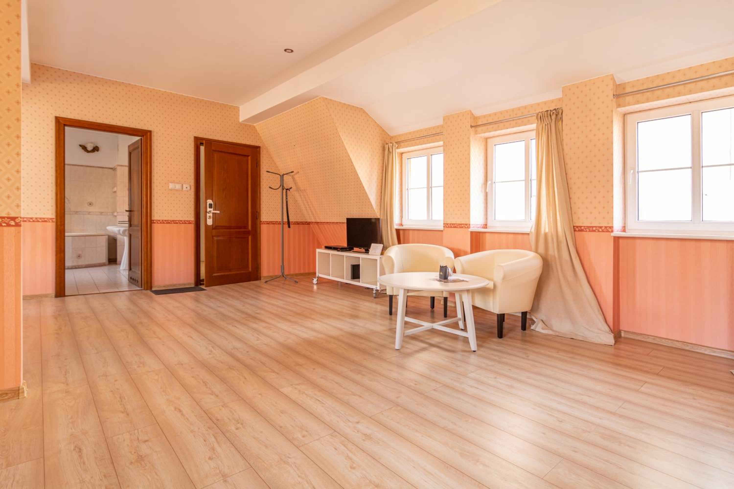 Quadruple Room with Bathroom - Photo 8