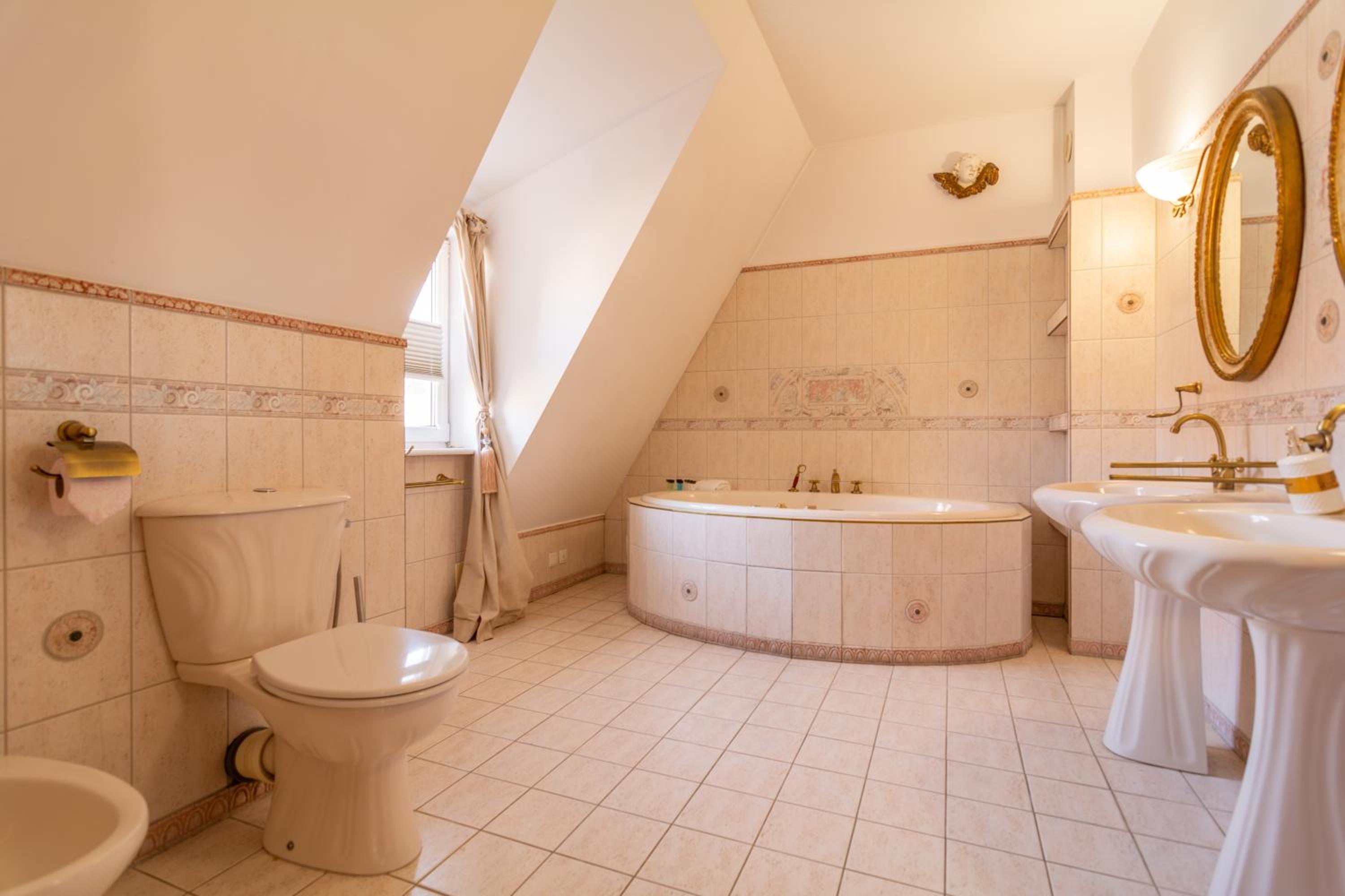 Quadruple Room with Bathroom - Photo 2