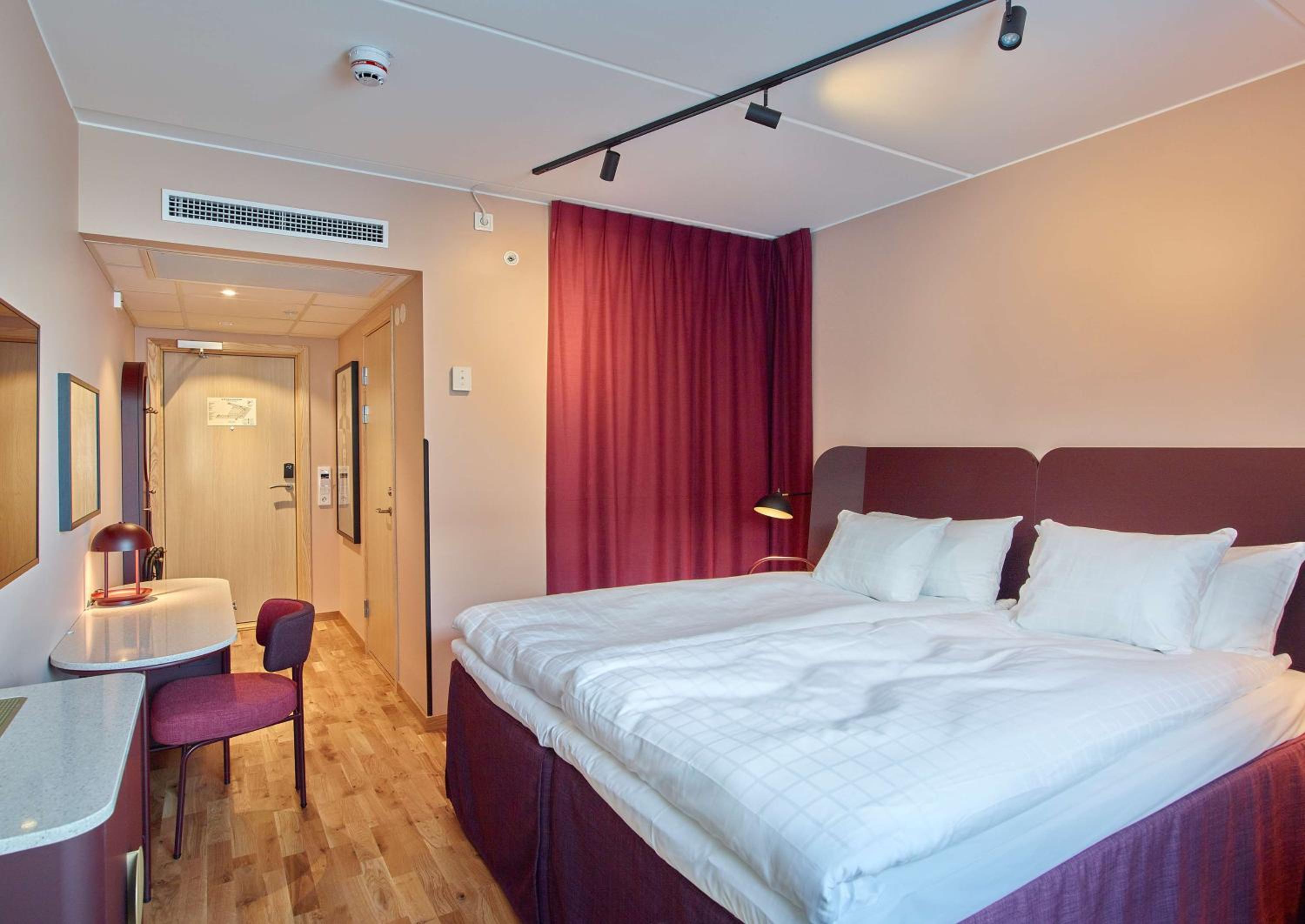 Standard King Room - Photo 3