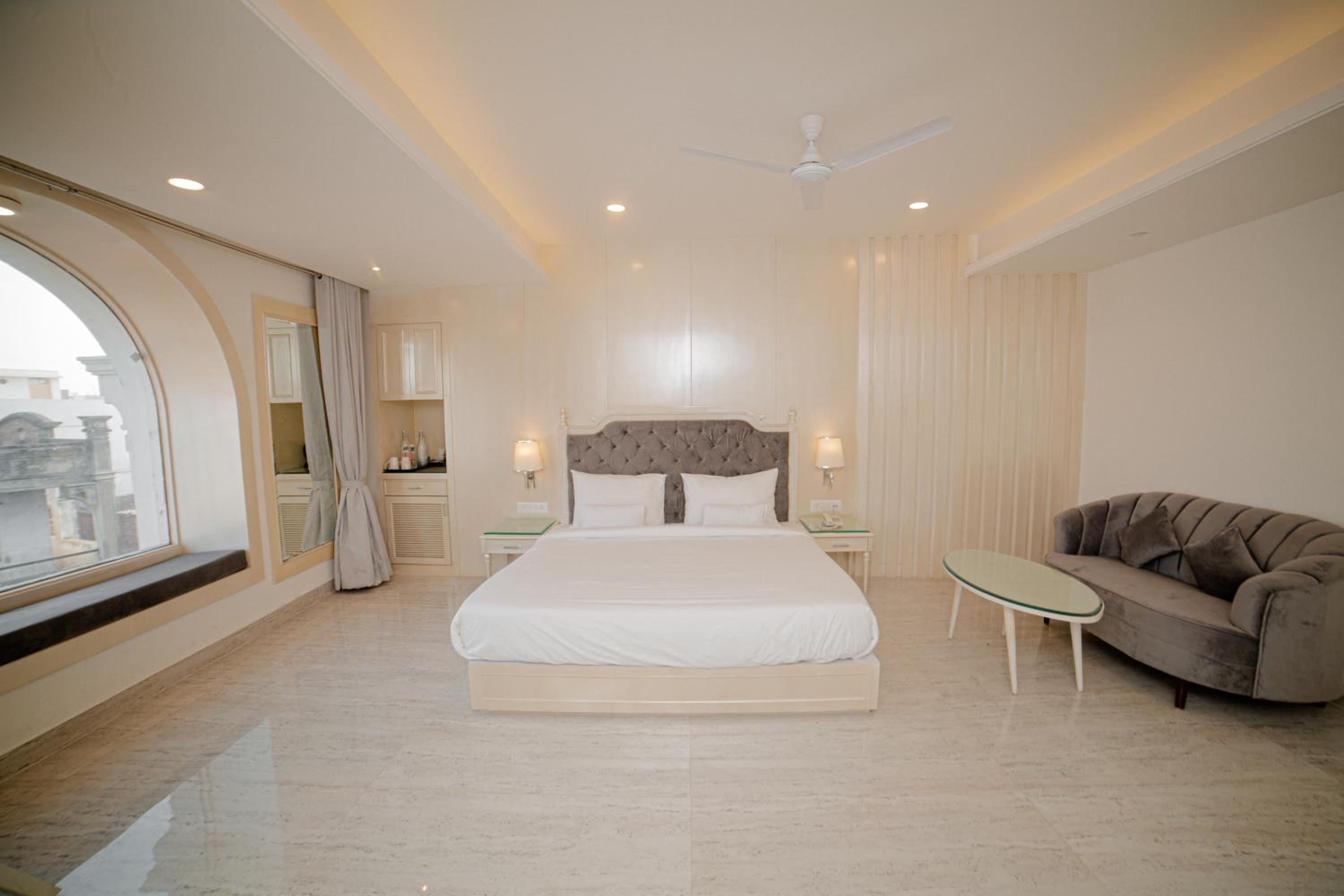 Junior Suite with 10% off on Two-way Airport/Railway/Bus Transfer and 20% Off on Laundry service for upto 2 clothing items