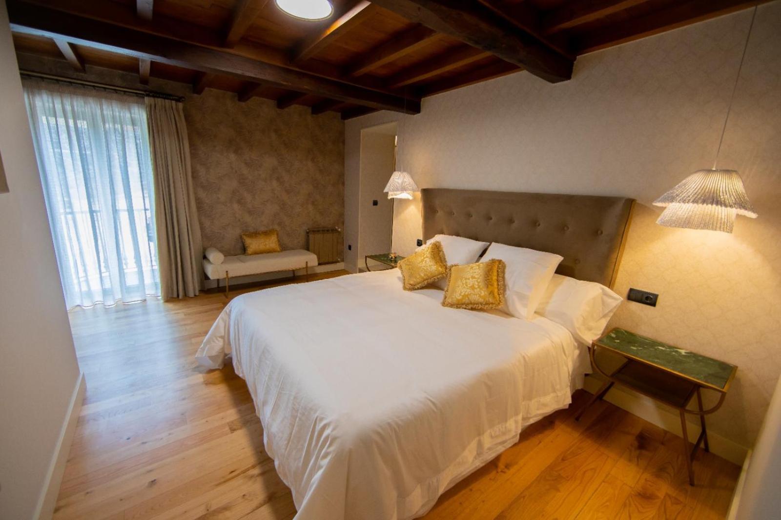 Deluxe Queen Room - Photo 1