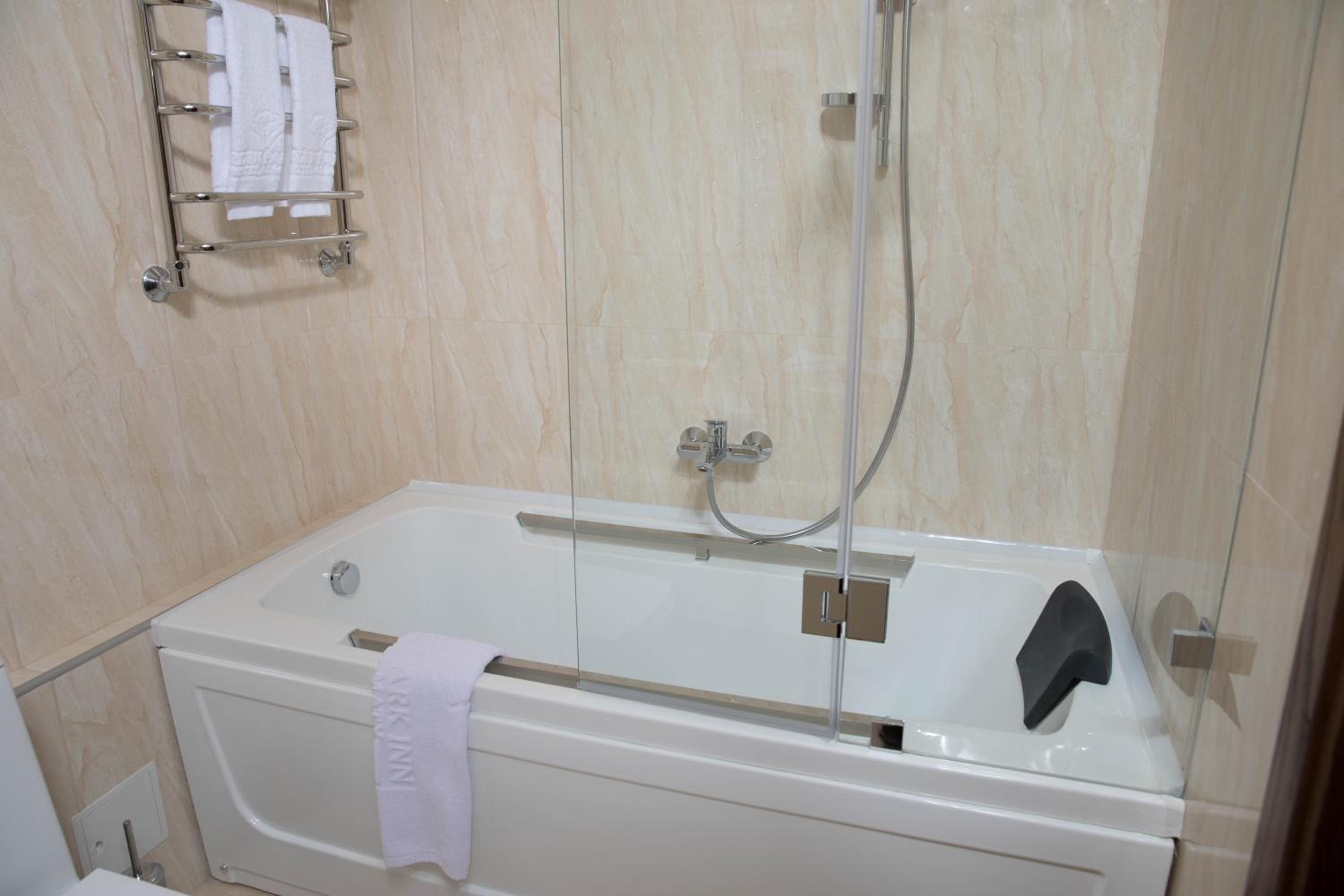 Deluxe Double or Twin Room photo 3