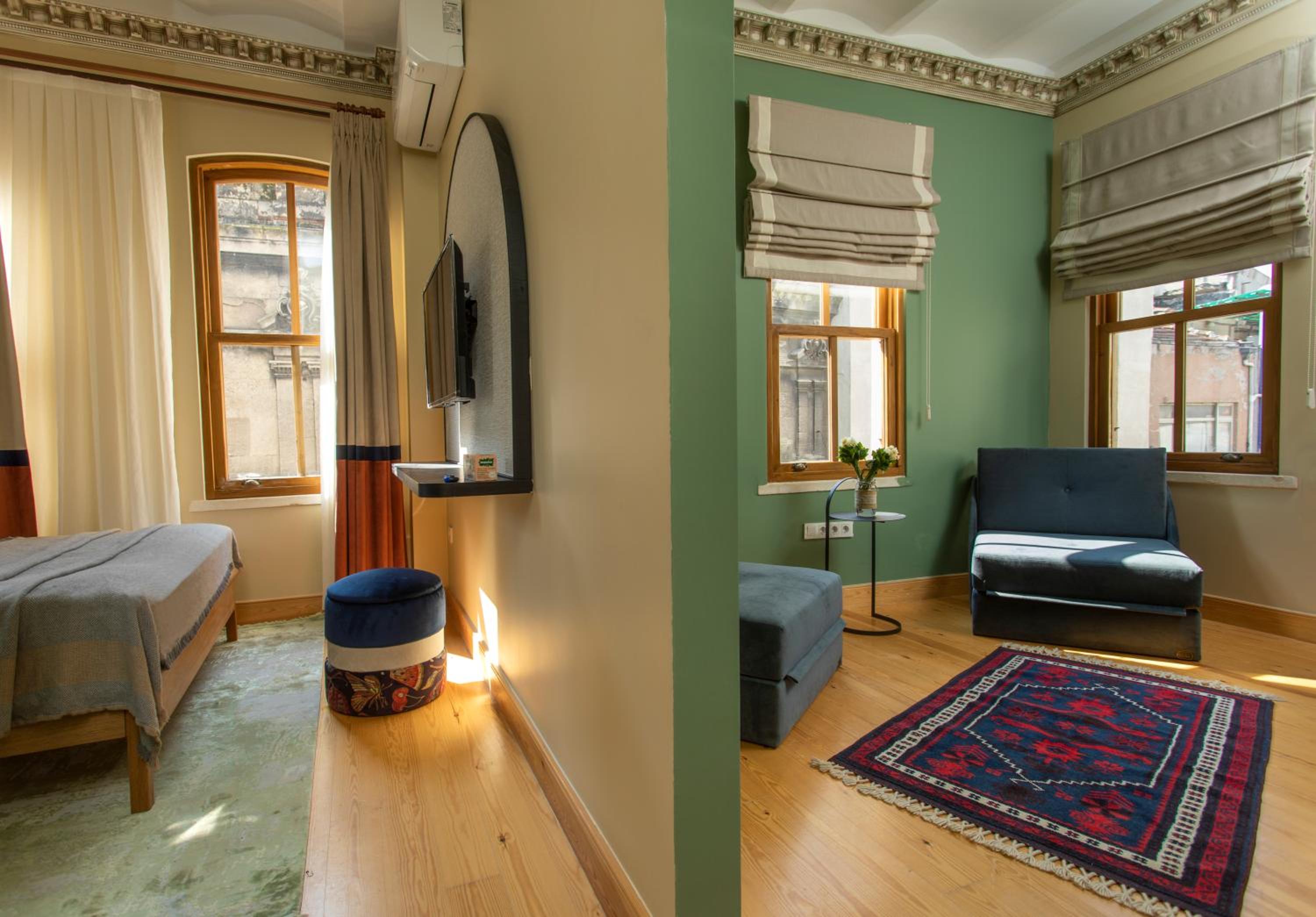Deluxe Family Suite photo 3