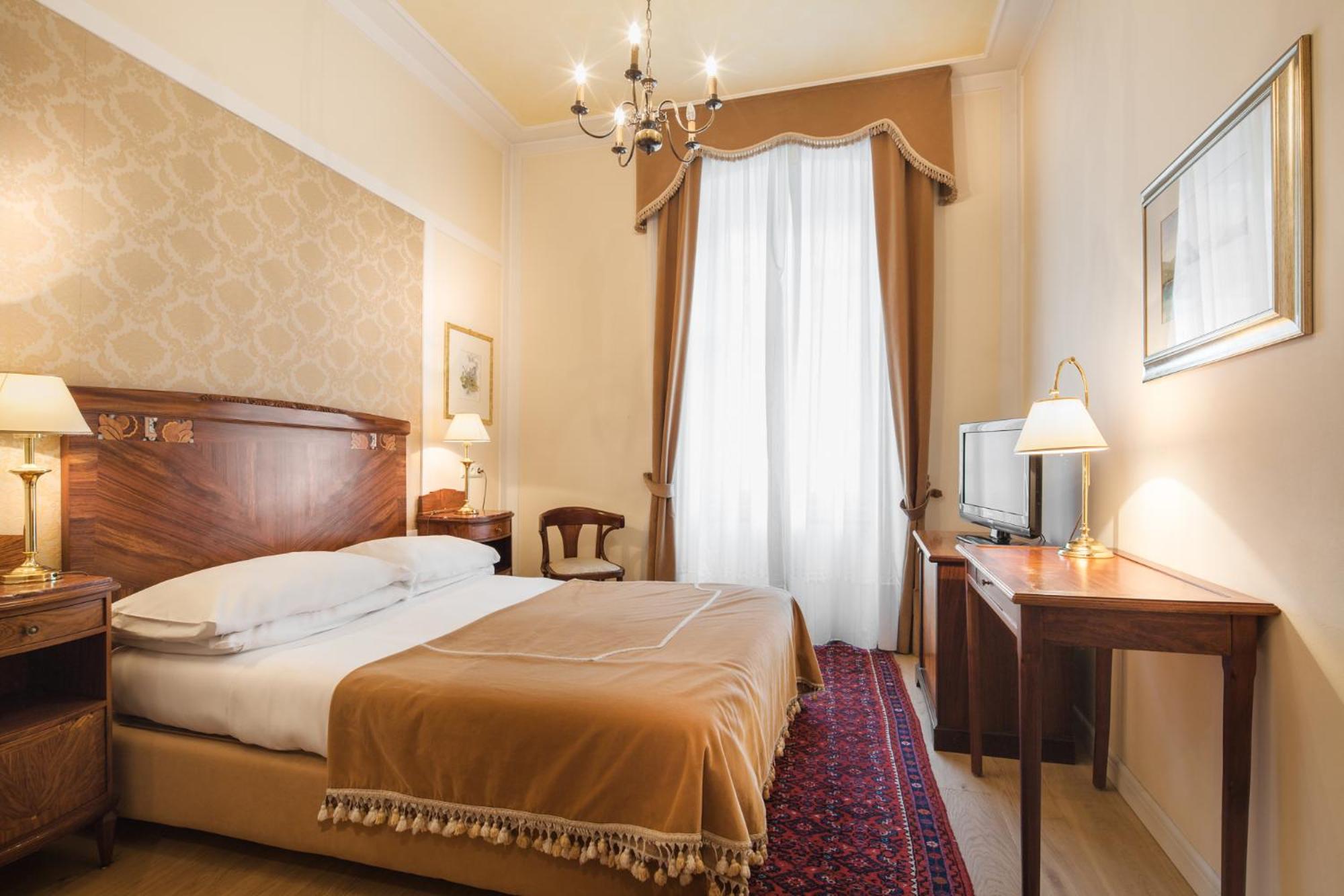 Standard Double or Twin Room - Photo 15