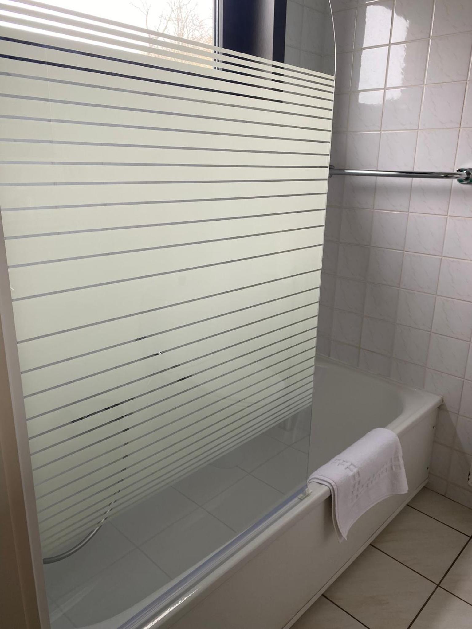 Standard Twin Room - Photo 4