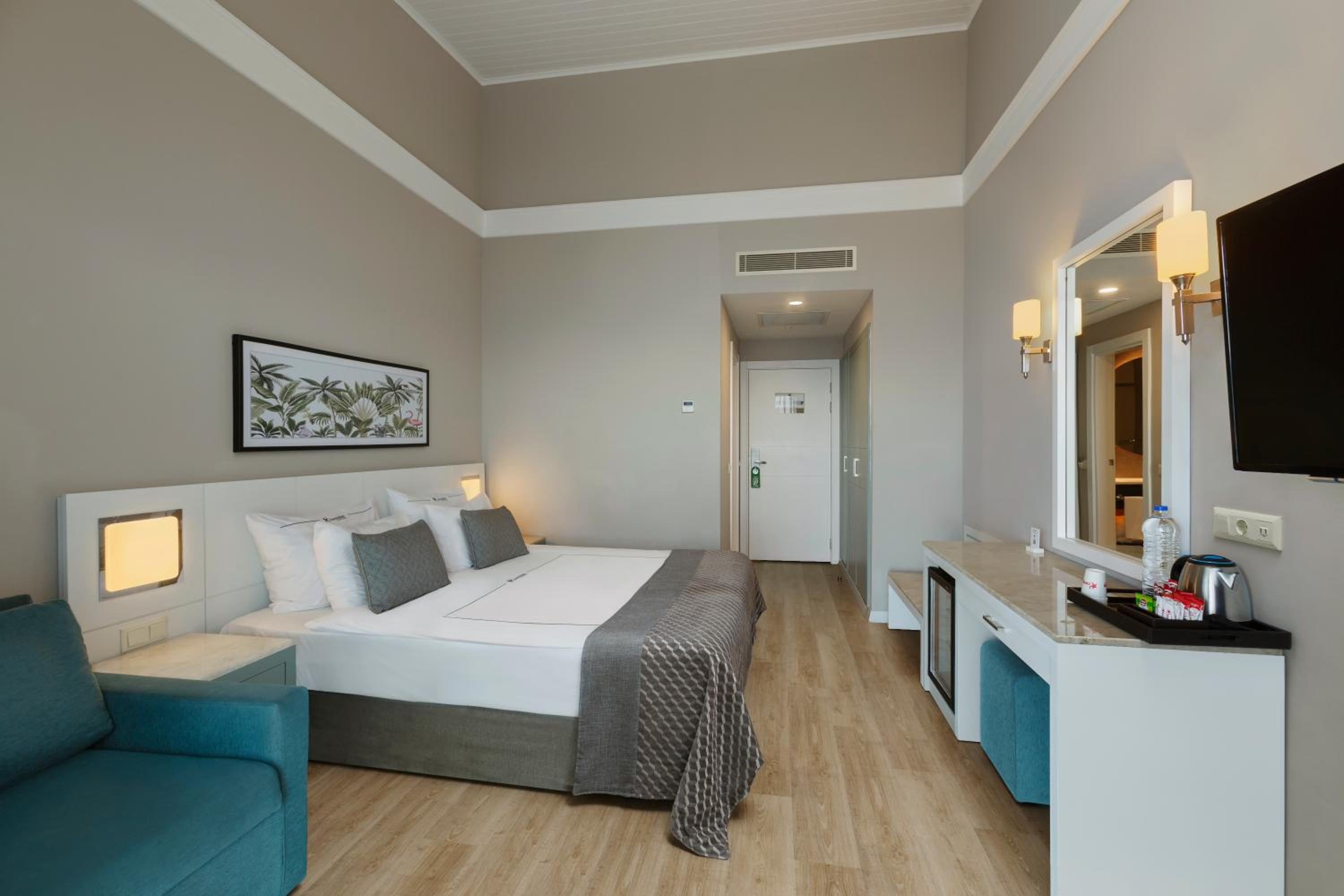 Superior Room with Sea View - Photo 4