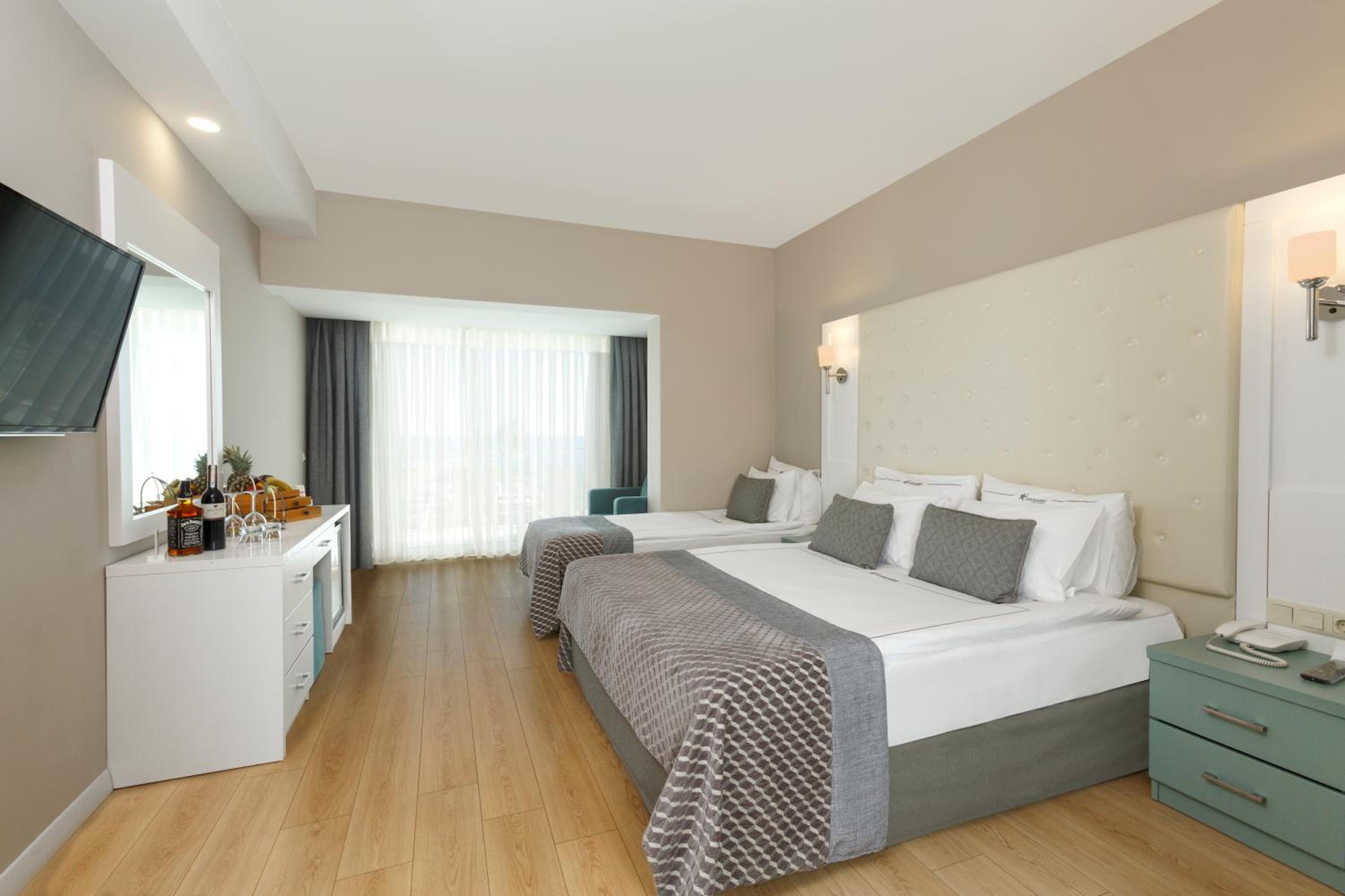 Superior Room with Sea View - Photo 6