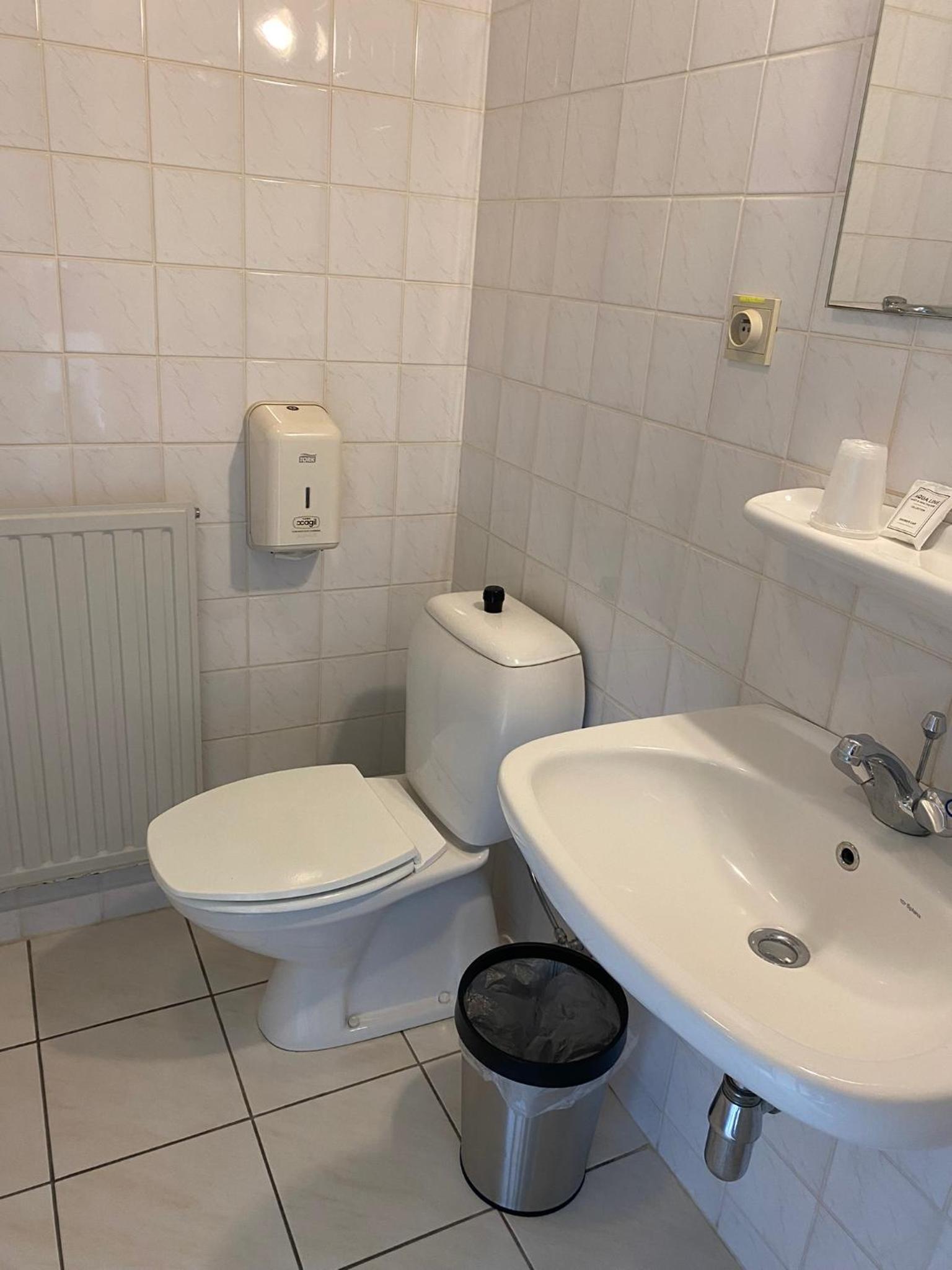 Standard Double Room - Photo 5