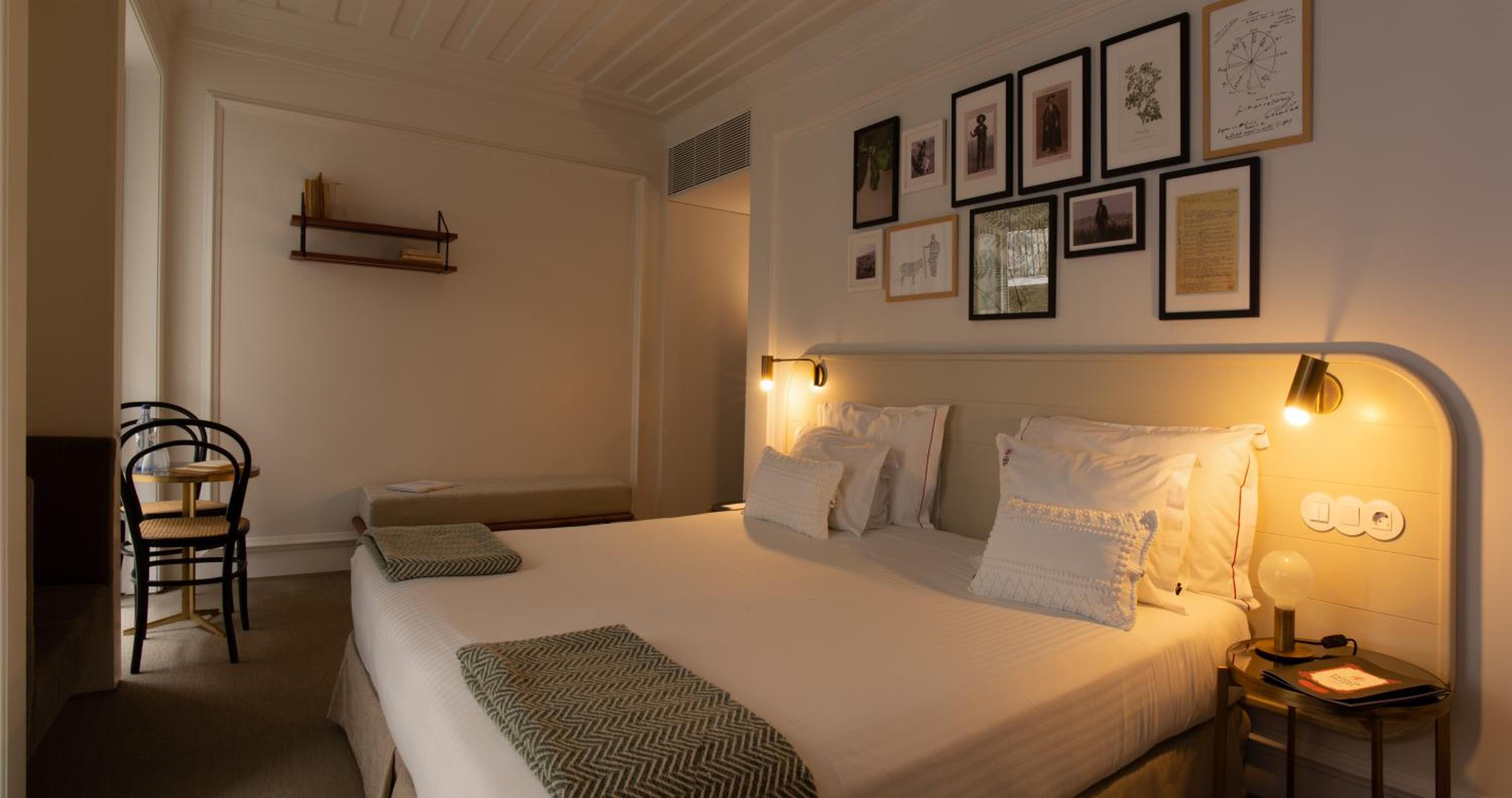 Superior Double Room thumbnail 5