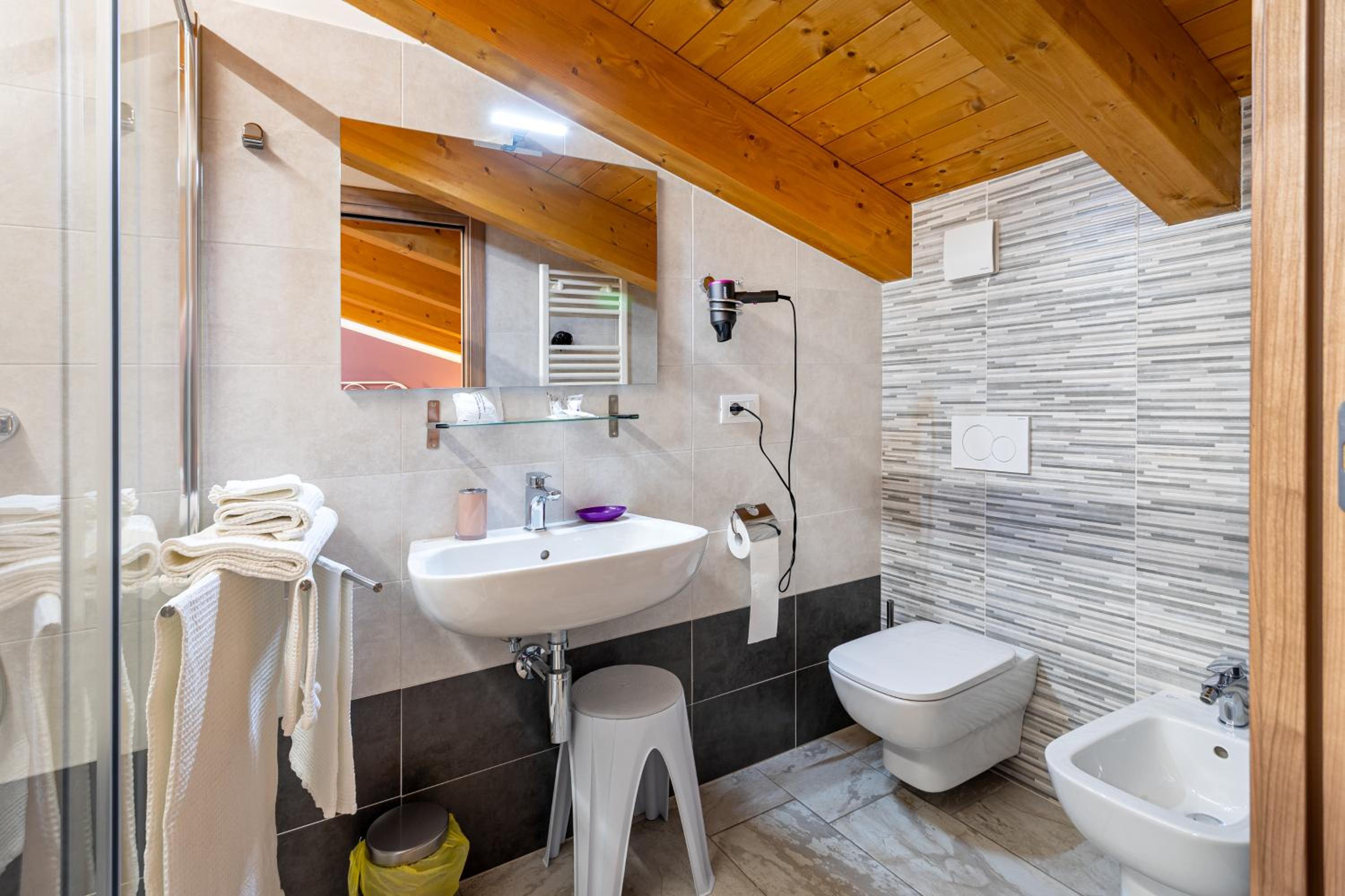 Deluxe Double Room - Photo 7