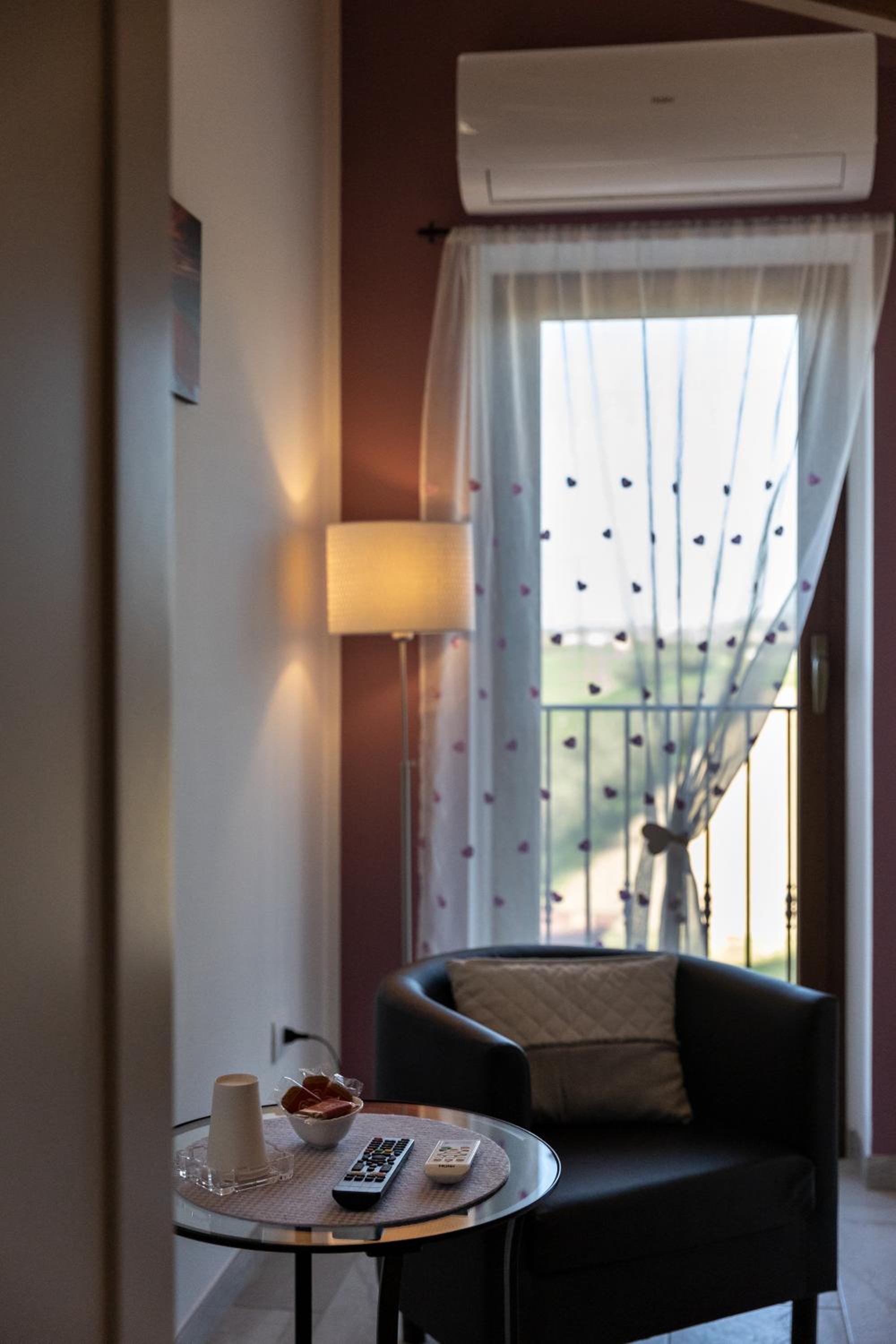 Deluxe Double Room - Photo 9