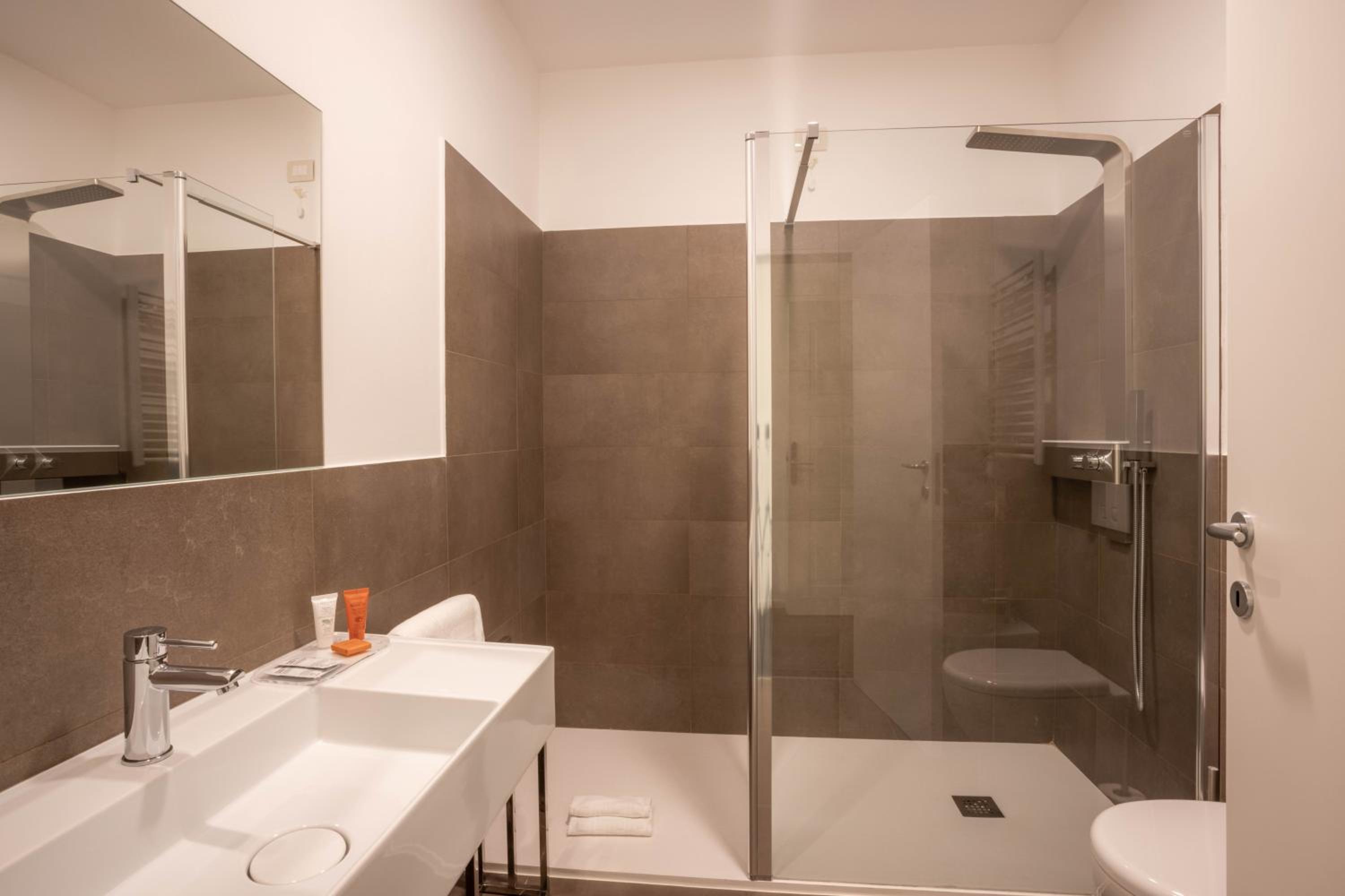 Double Room - Photo 5