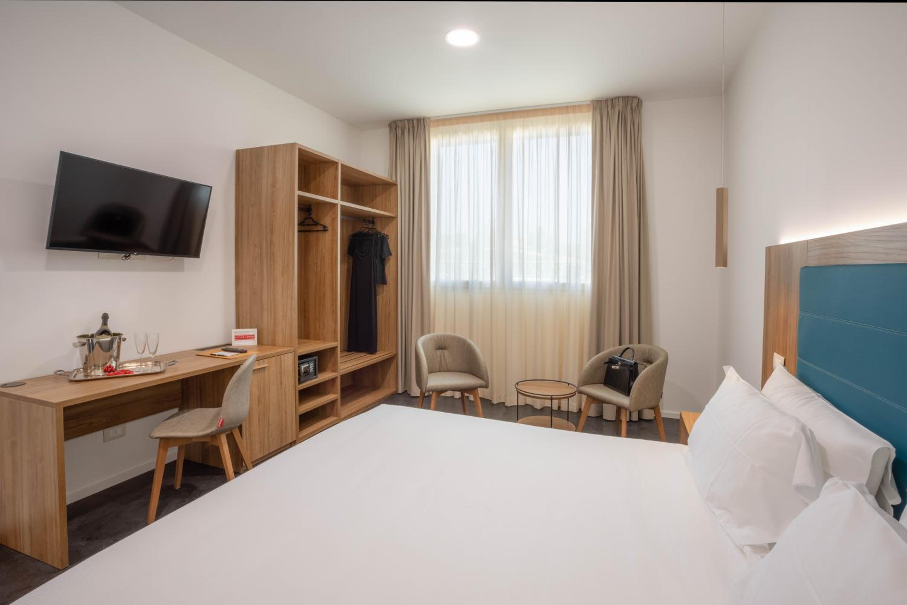 Double Room - Photo 3