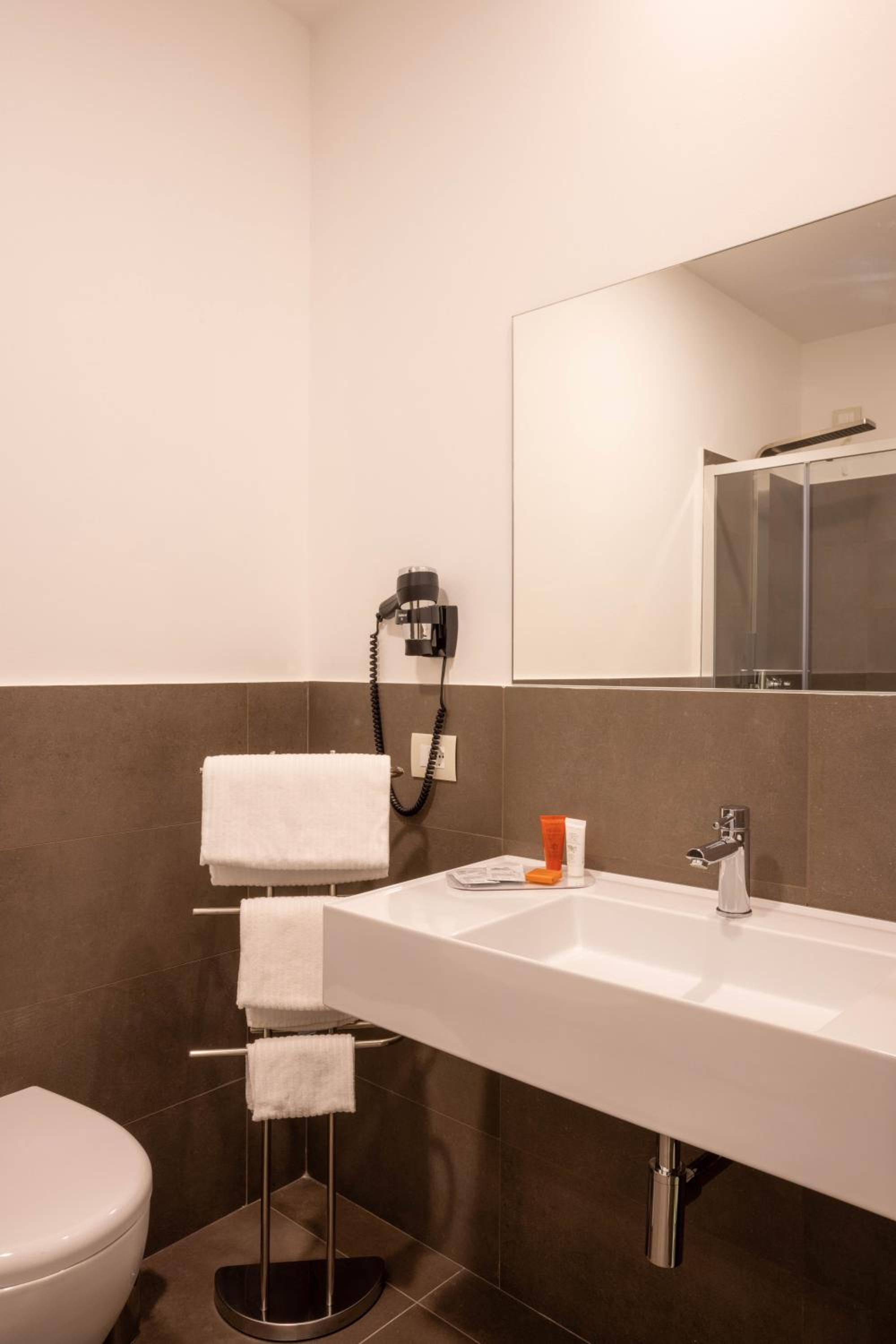 Double Room - Photo 7