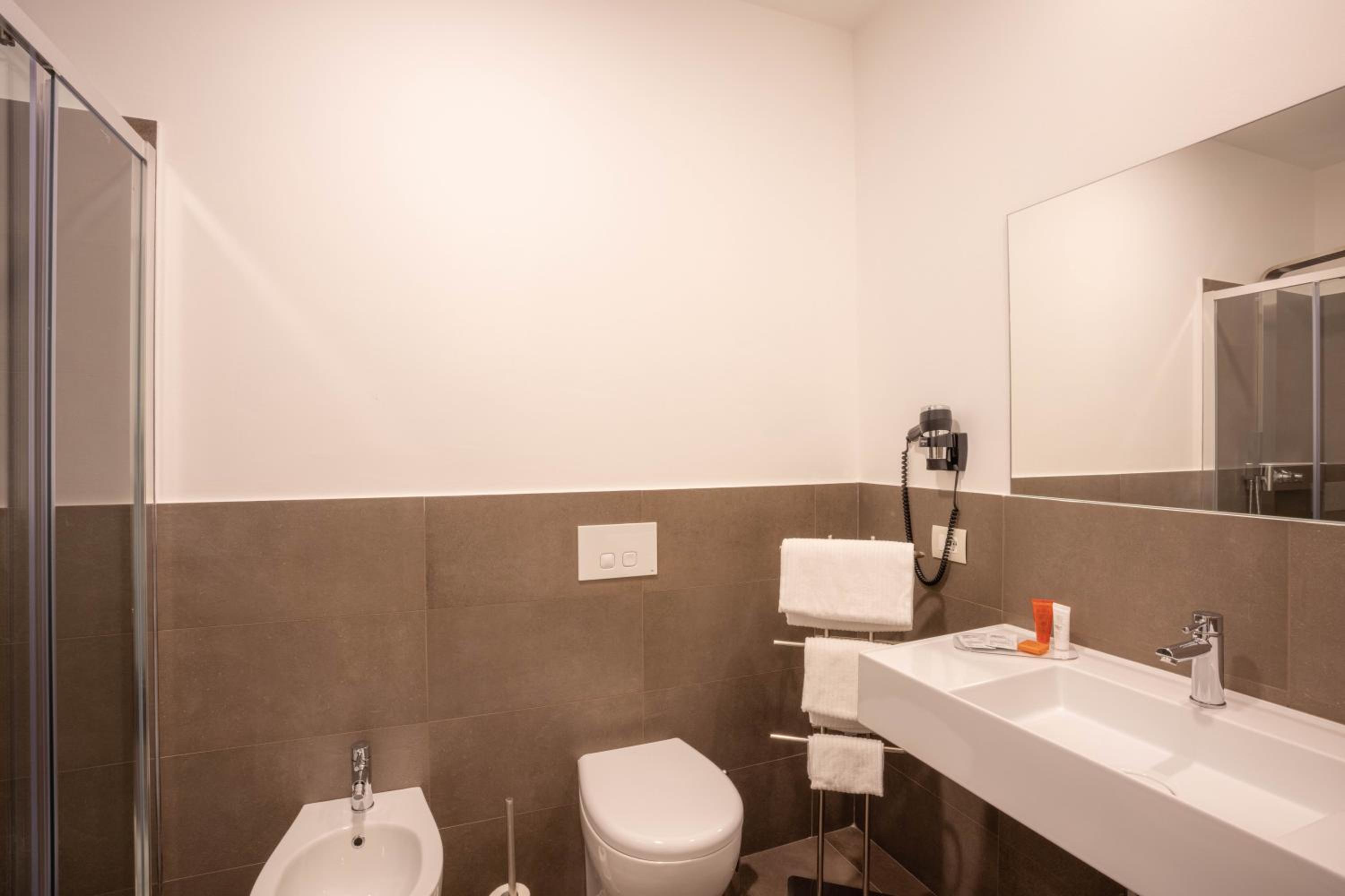 Double Room - Photo 2