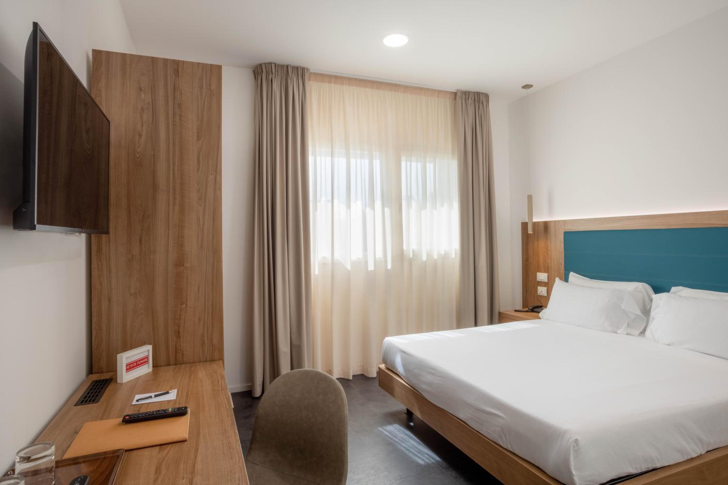 Double Room - Photo 11