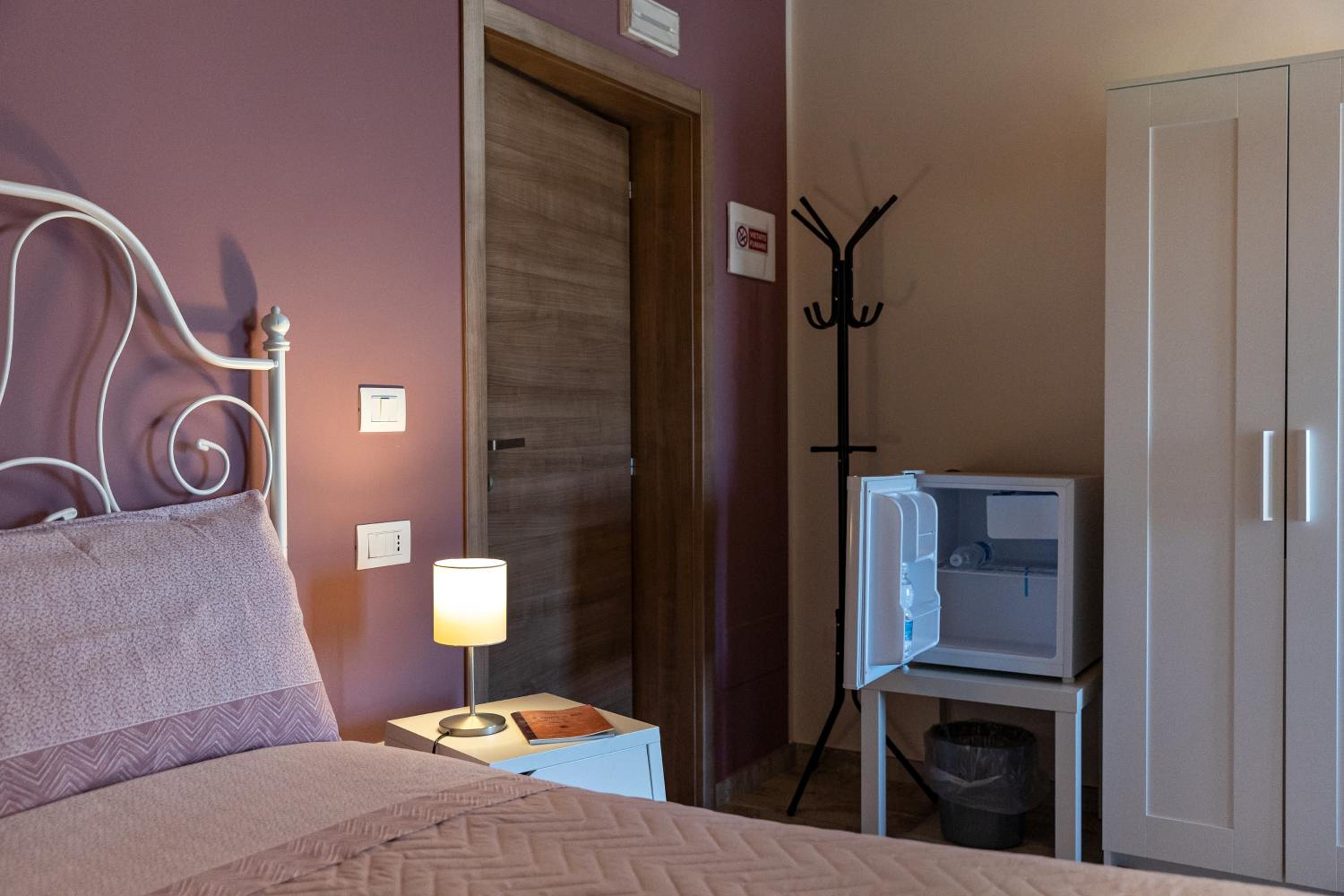 Deluxe Double Room - Photo 11