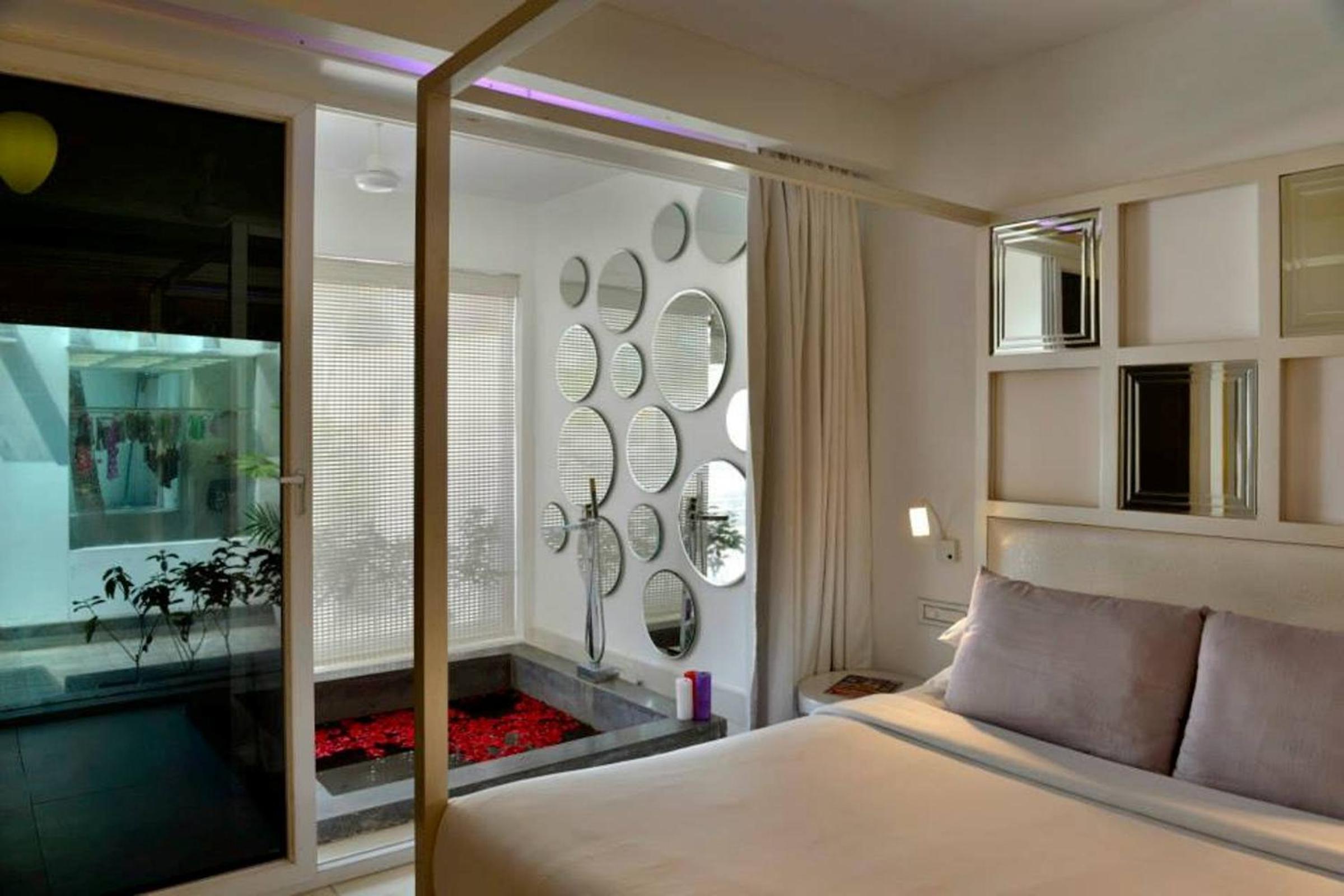 Studio Suite with Plunge Pool (Complimentary Cocktail on Arrival) -  Happy Hours 1+1 from 5 pm to 7 pm on selected brands - Photo 4