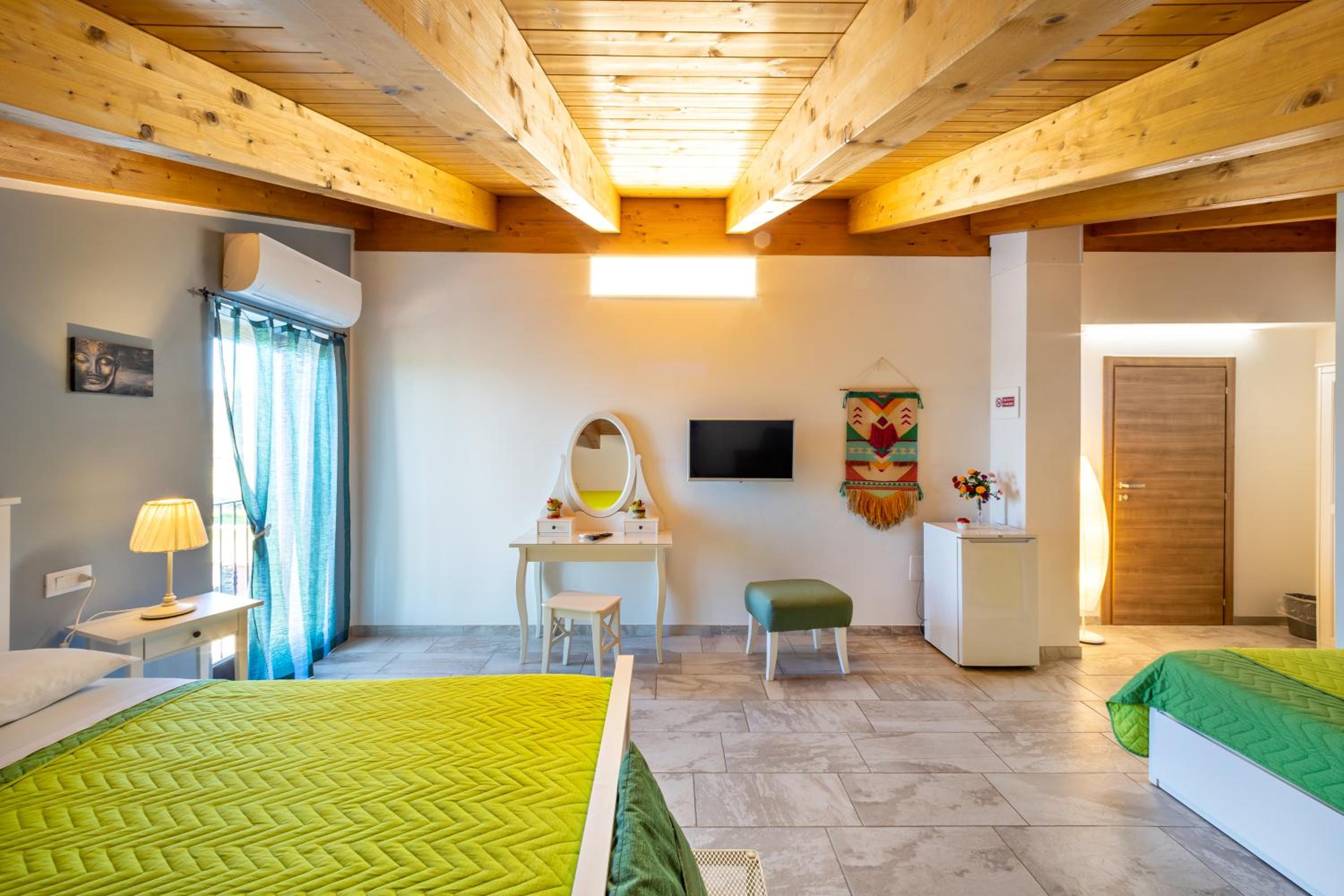 Luxury Triple Room - Photo 9
