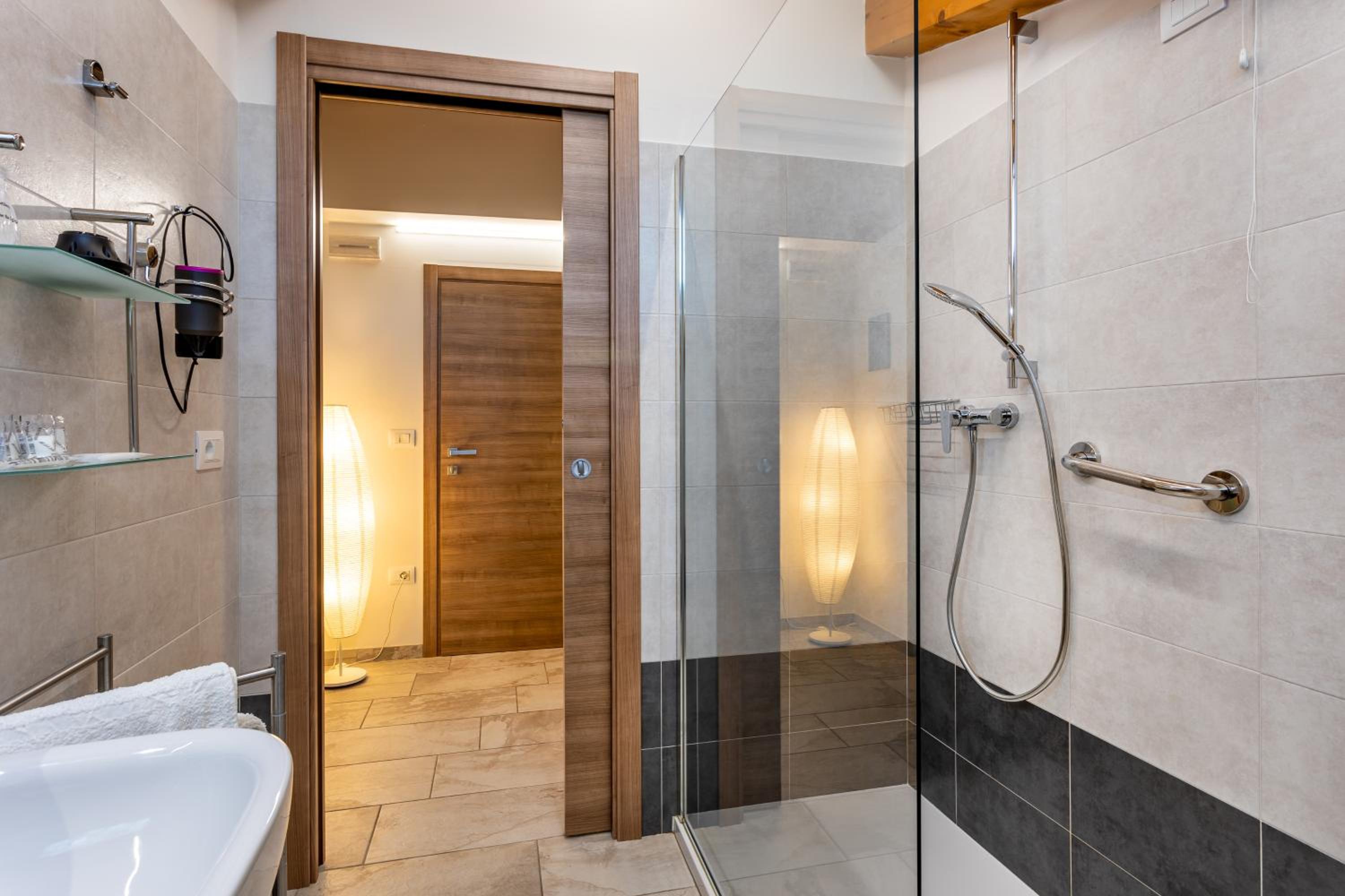Luxury Triple Room - Photo 12