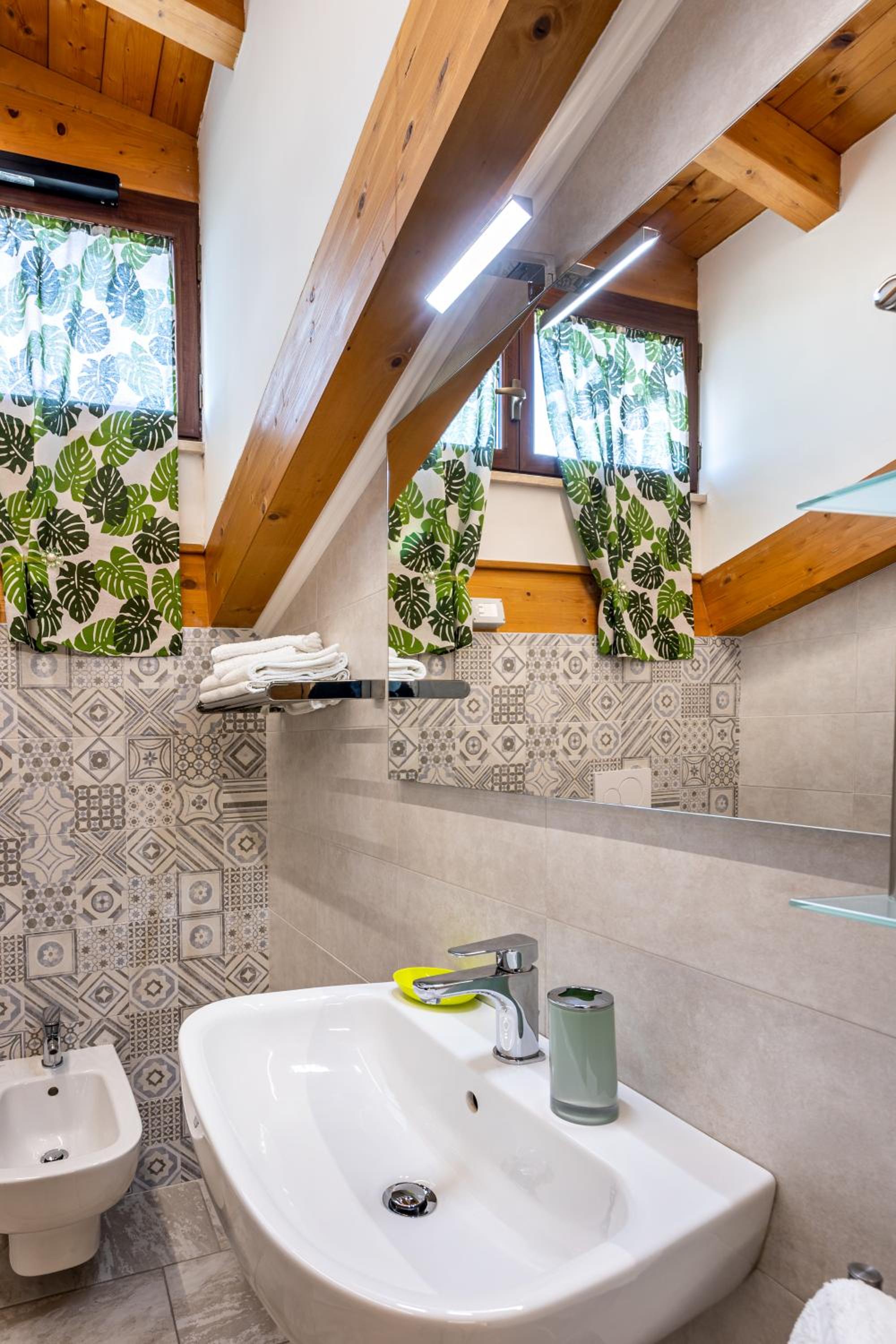 Luxury Triple Room - Photo 11