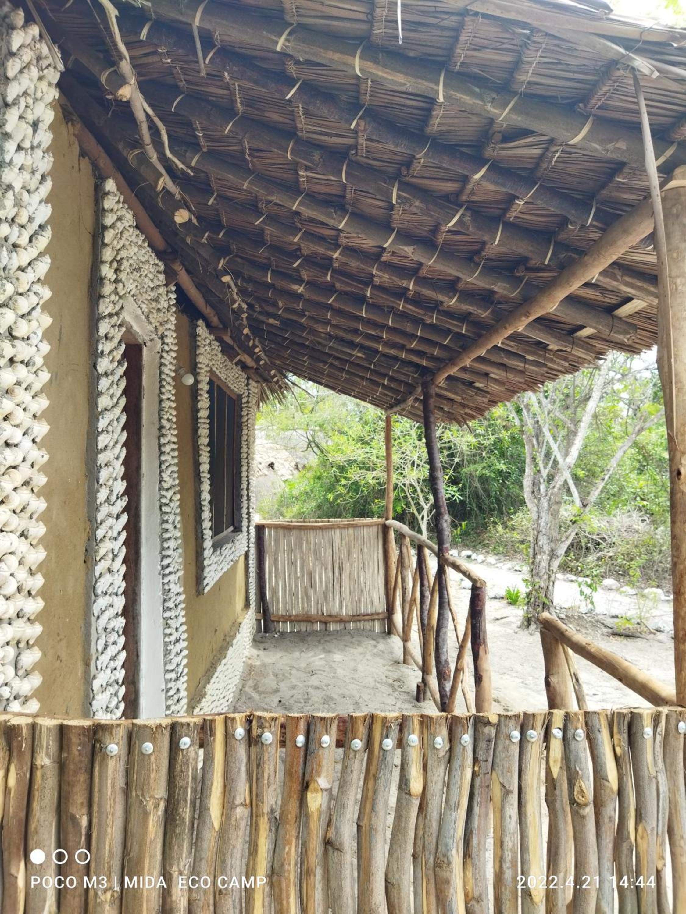Standard Bungalow with Fan - Photo 7