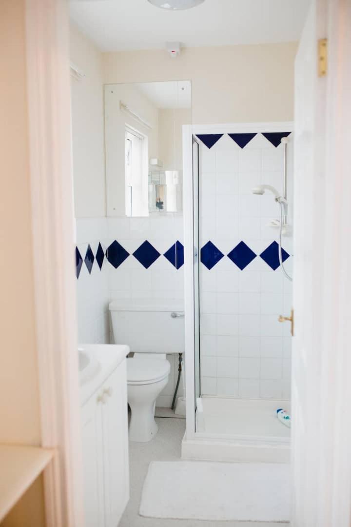 Double Room with Private Bathroom - Photo 2