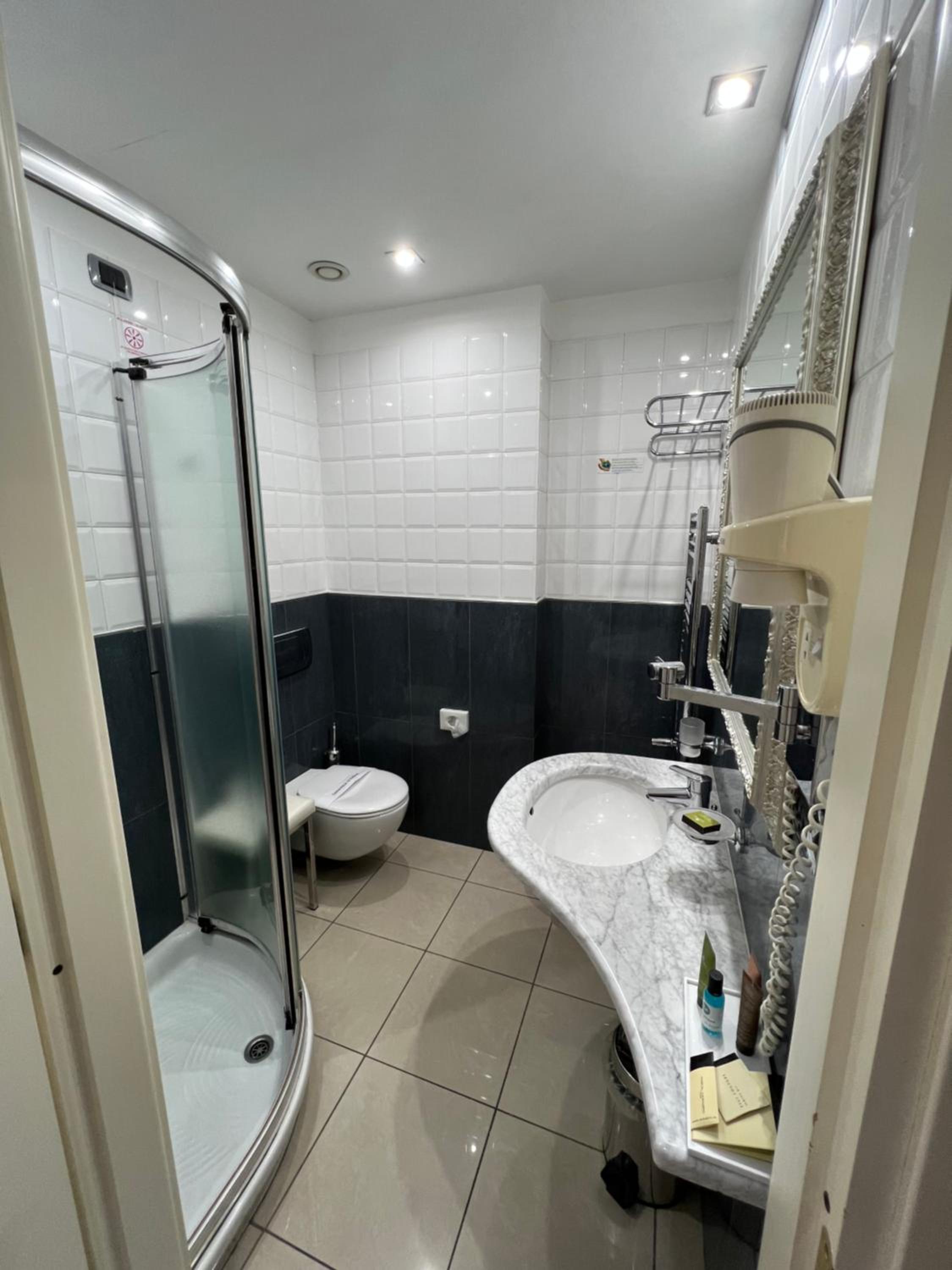 Double Room - Photo 6