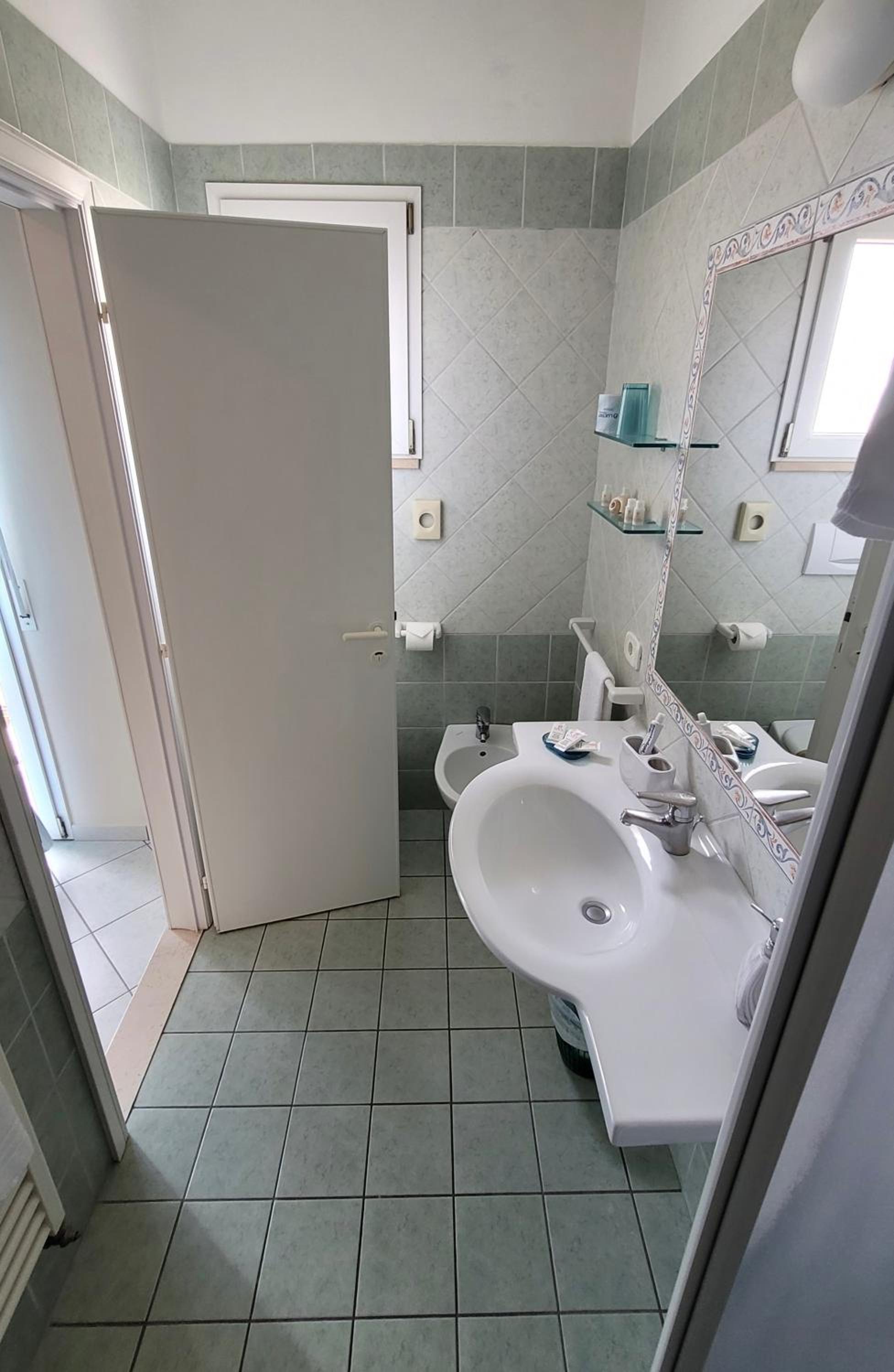 Single Room with Balcony photo 3