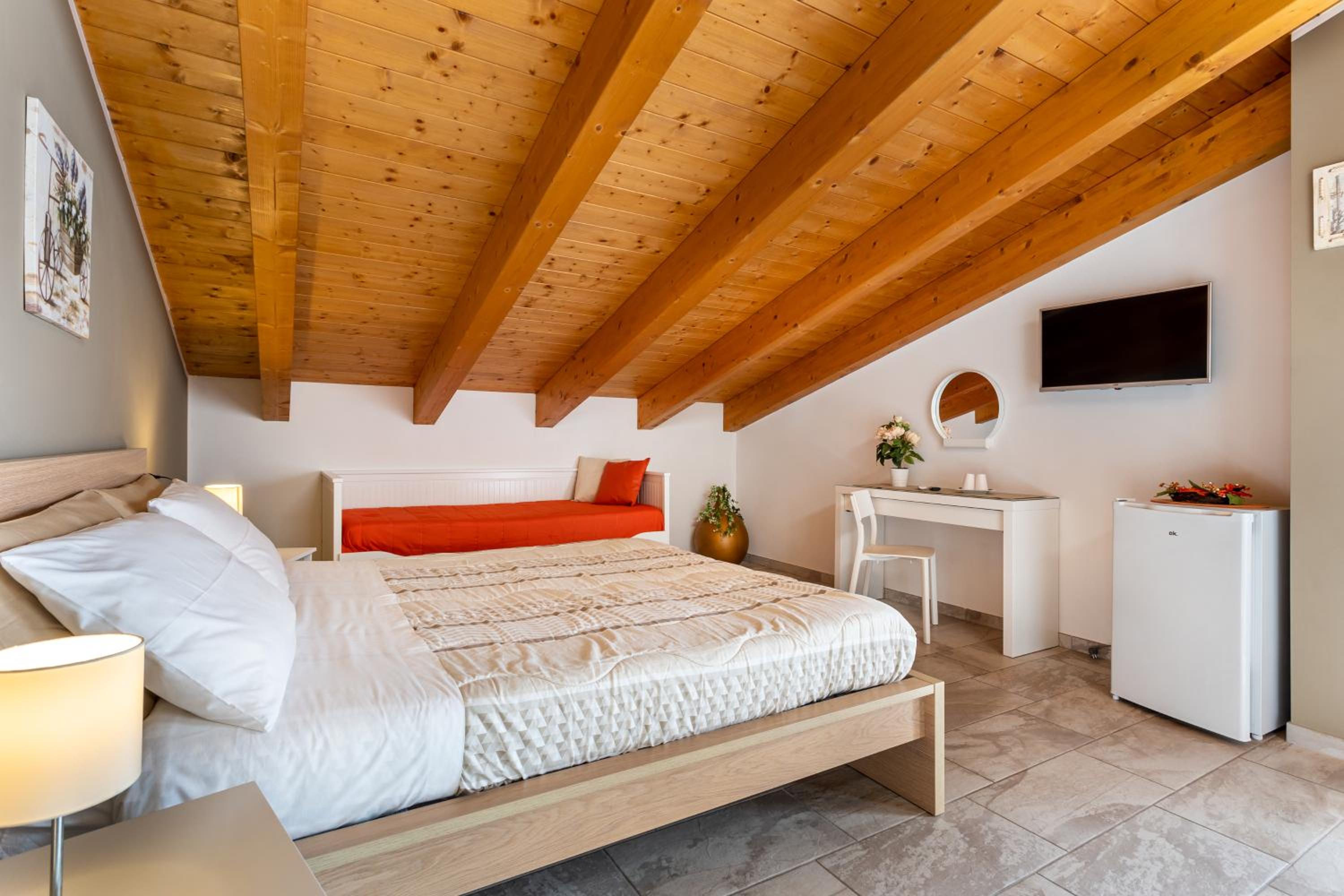 Superior Quadruple Room - Photo 21
