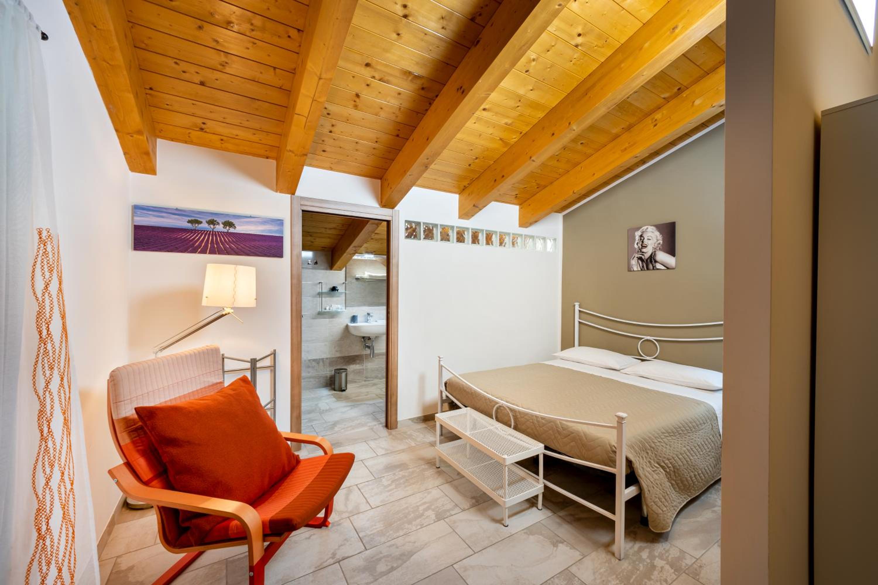 Superior Quadruple Room - Photo 15