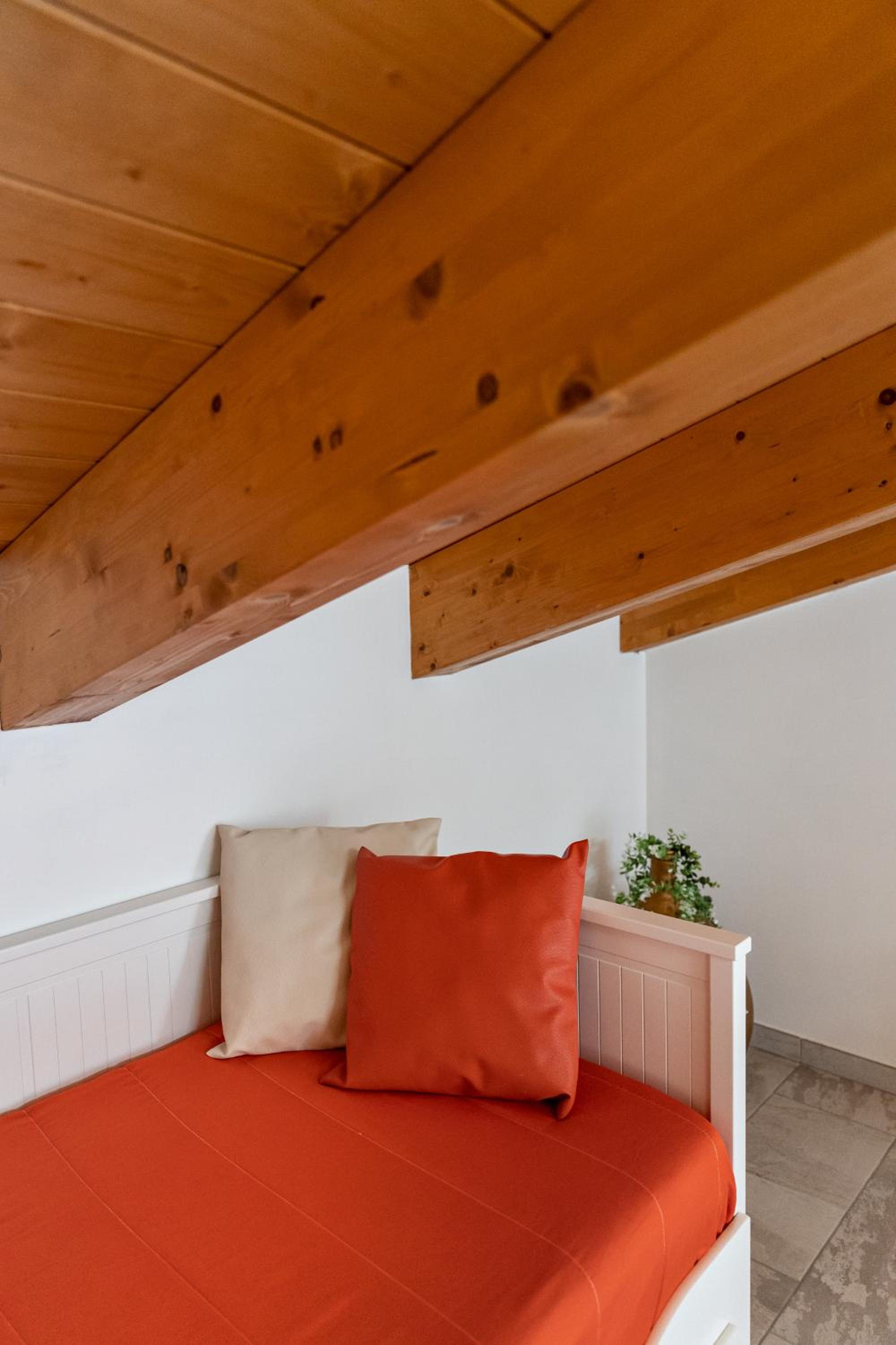 Superior Quadruple Room - Photo 12