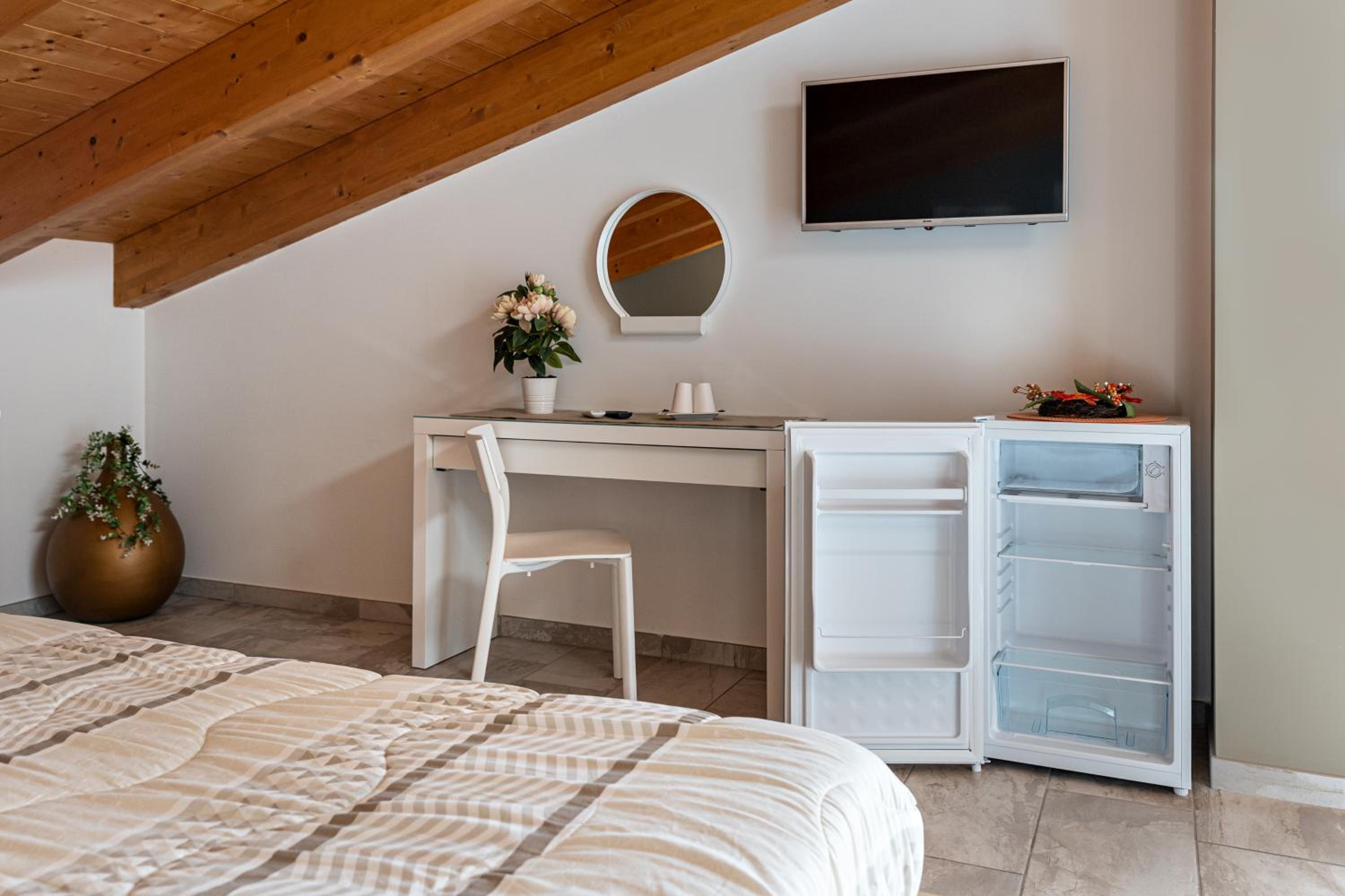 Superior Quadruple Room - Photo 14