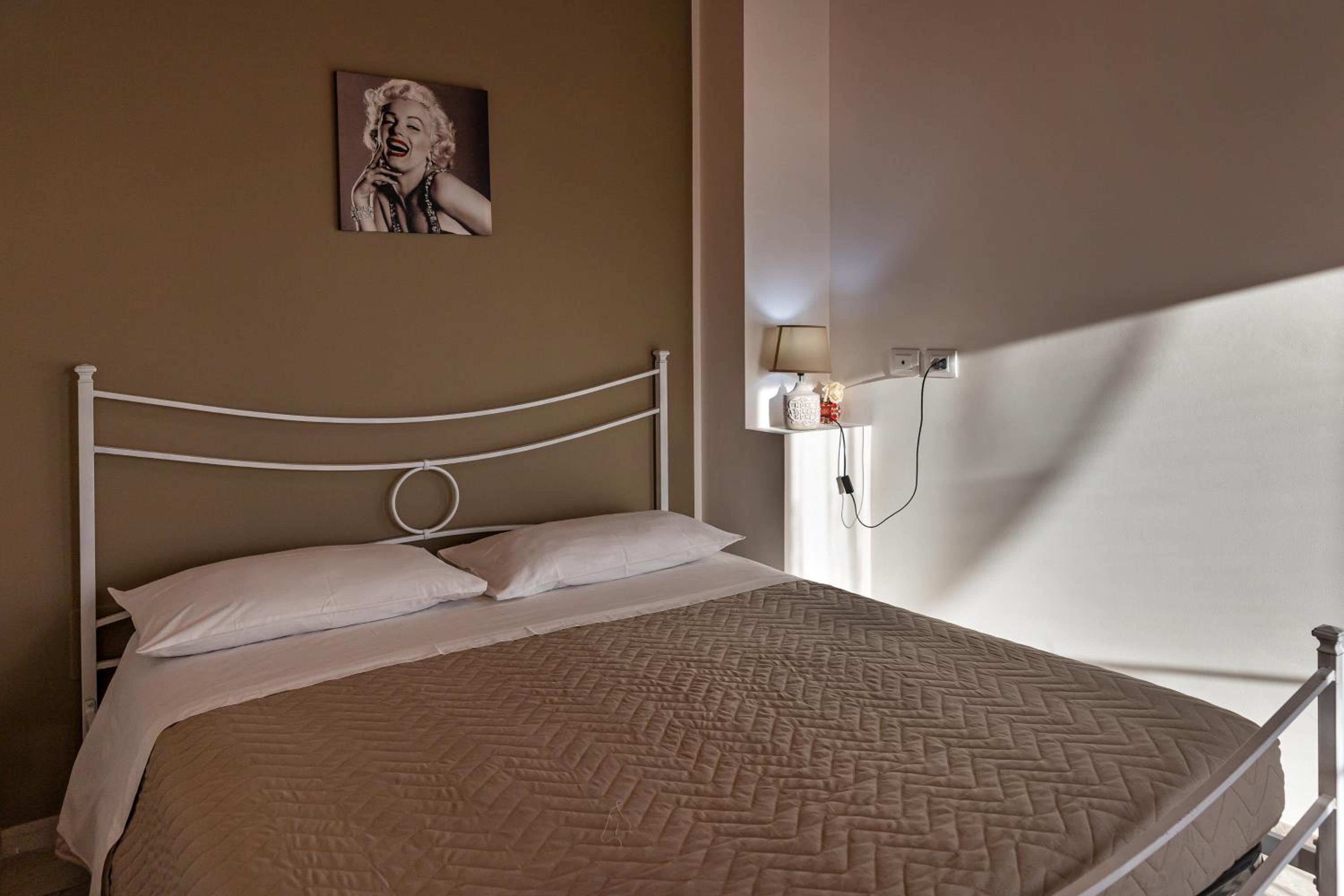 Superior Quadruple Room - Photo 19