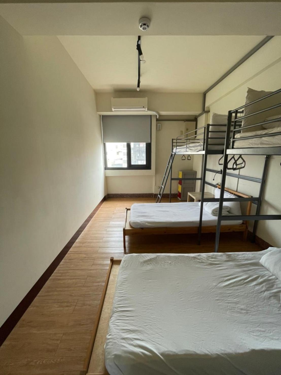 Twin Room with Shared Bathroom photo 1
