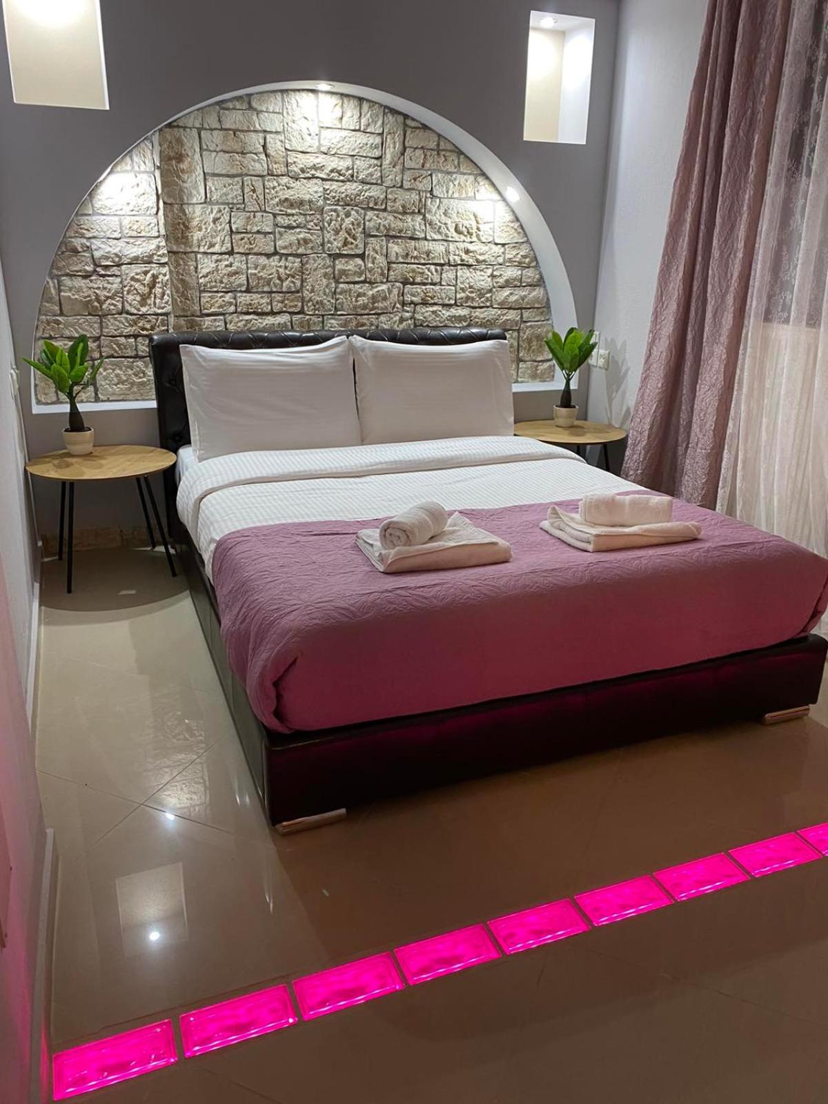 One-Bedroom Apartment - Photo 9