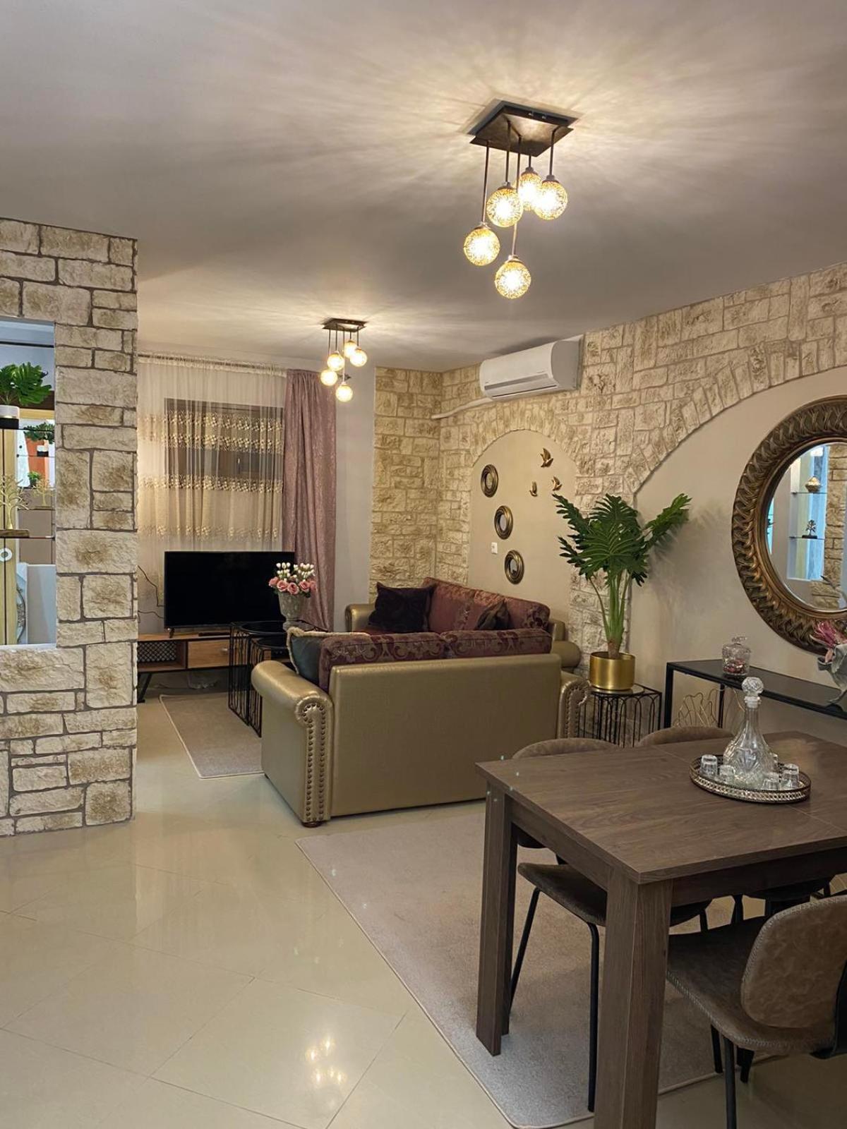 One-Bedroom Apartment - Photo 1