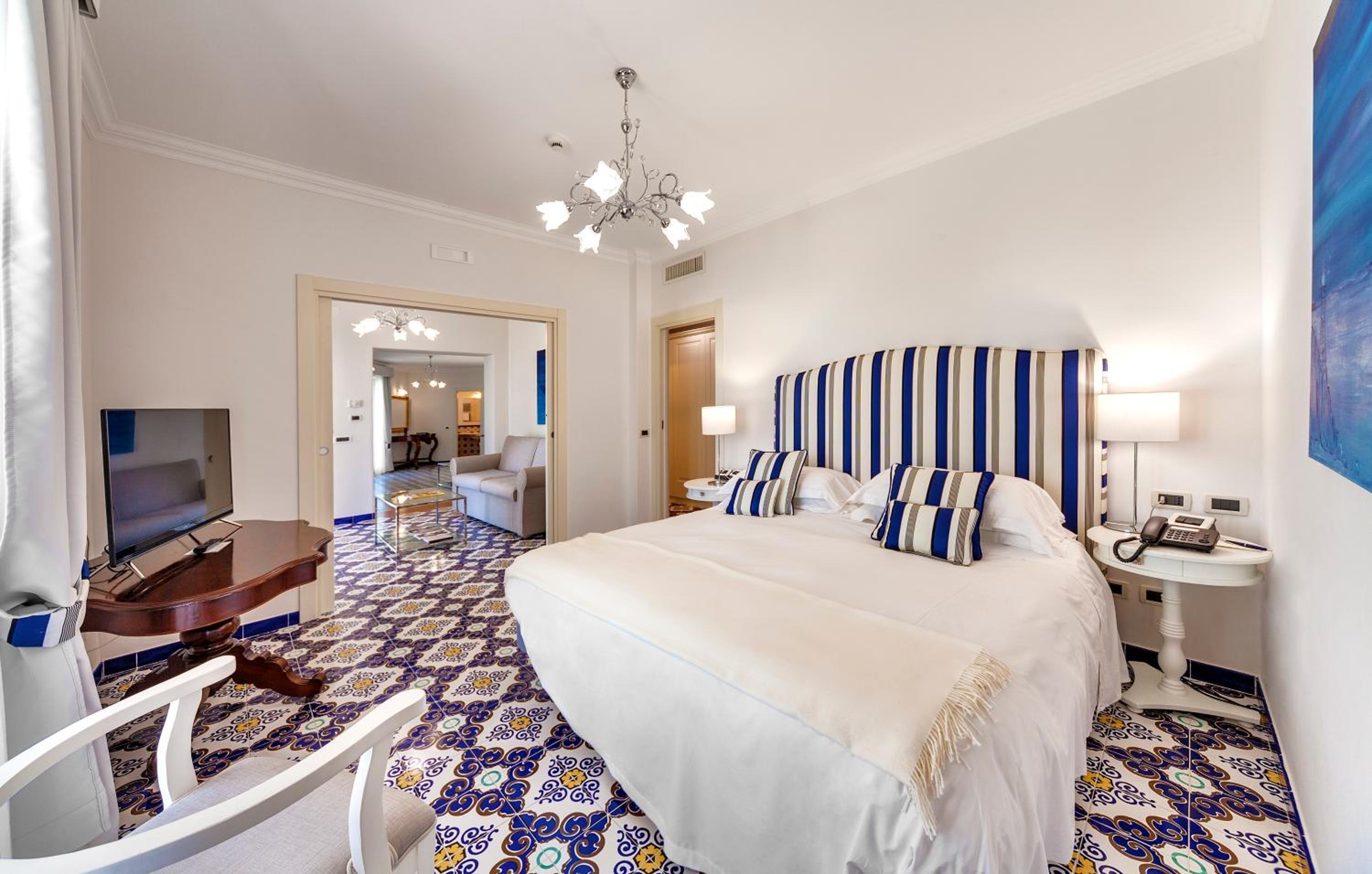 Suite with Private Pool - Photo 1