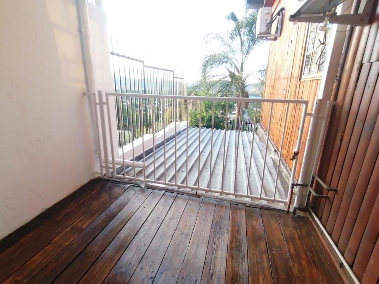 Double Room with Balcony - Photo 13